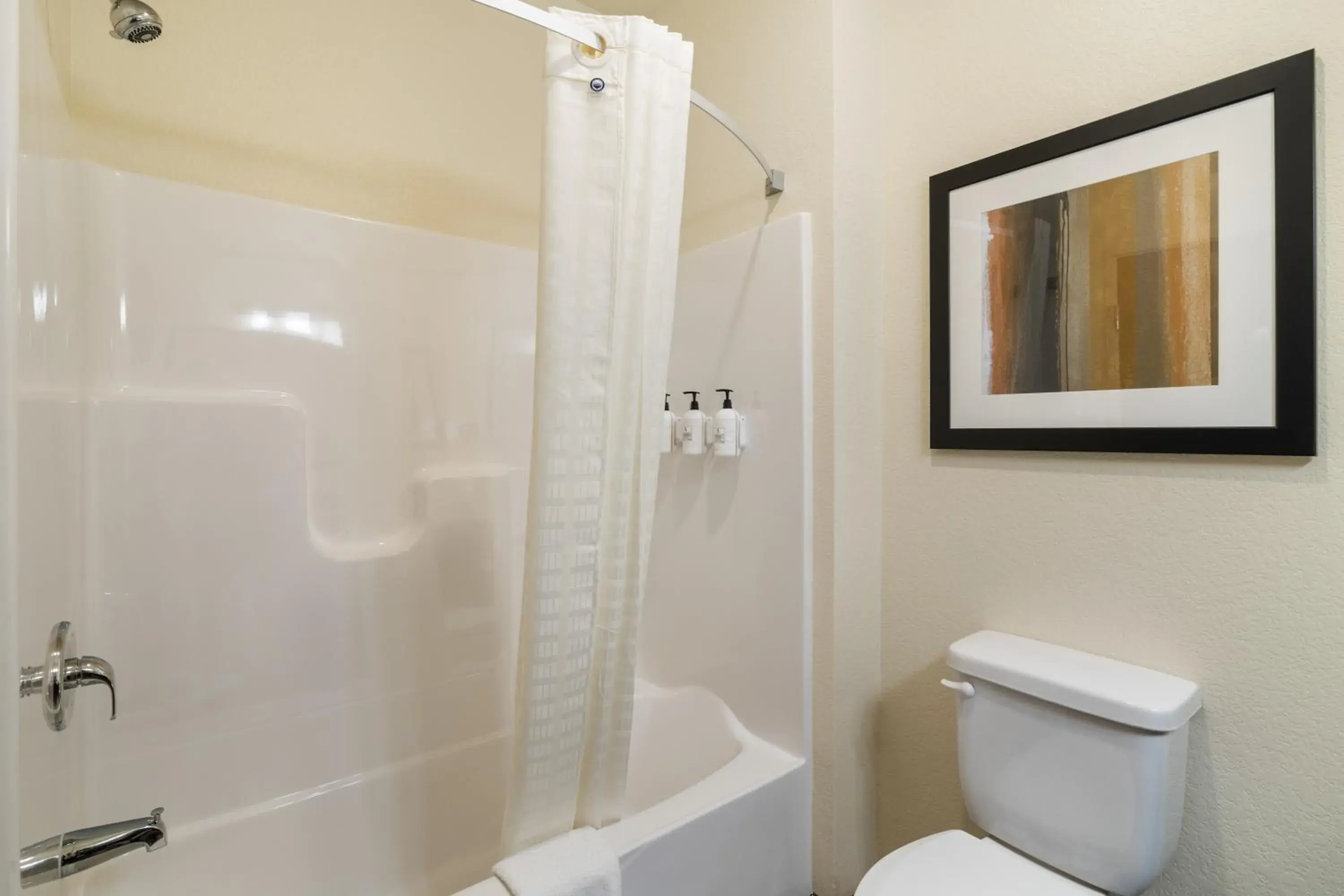 Bathroom in Cobblestone Hotel & Suites - Alpine Bathroom in Cobblestone Hotel & Suites - Alpine