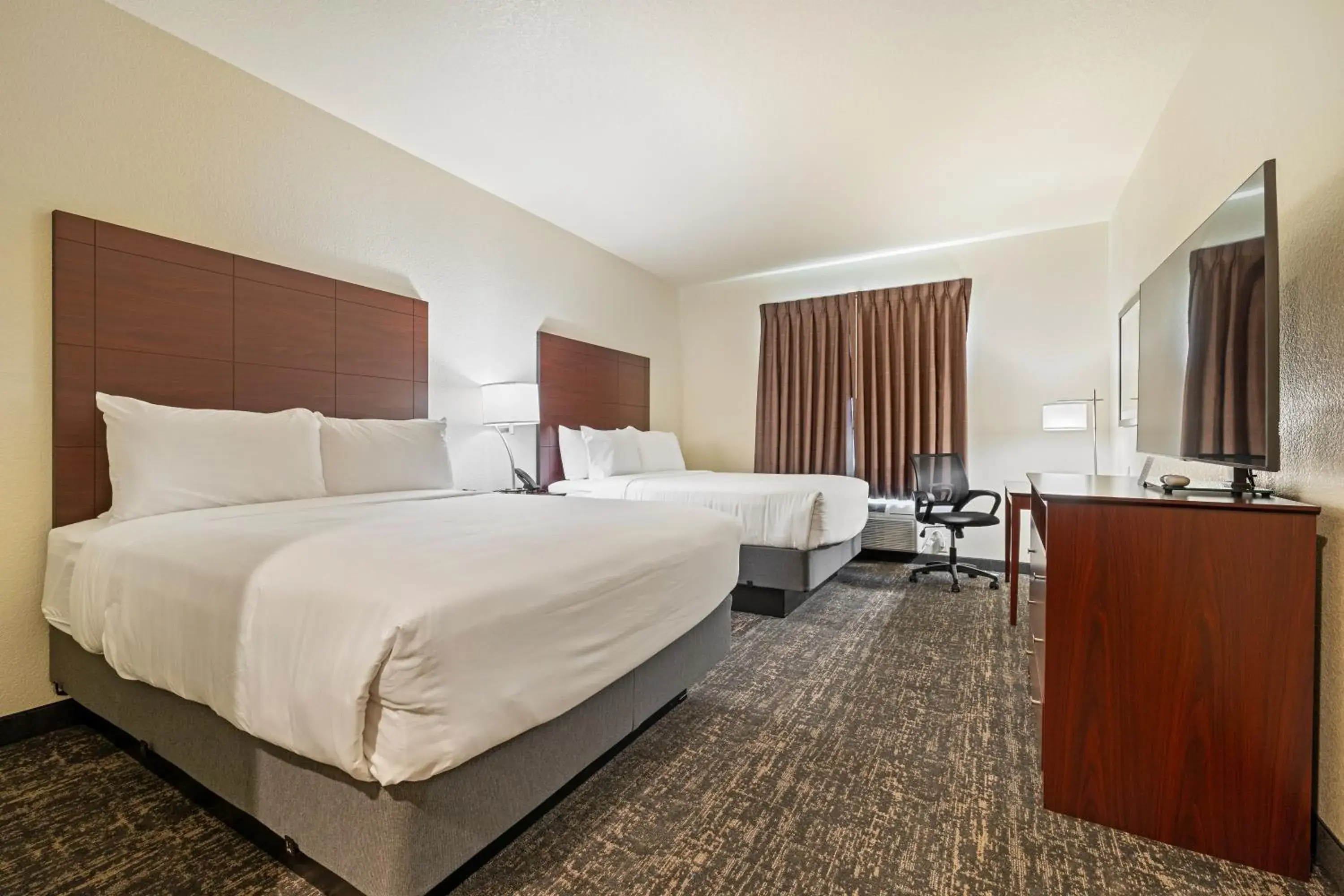 Bed in Cobblestone Hotel & Suites - Alpine Bed in Cobblestone Hotel & Suites - Alpine