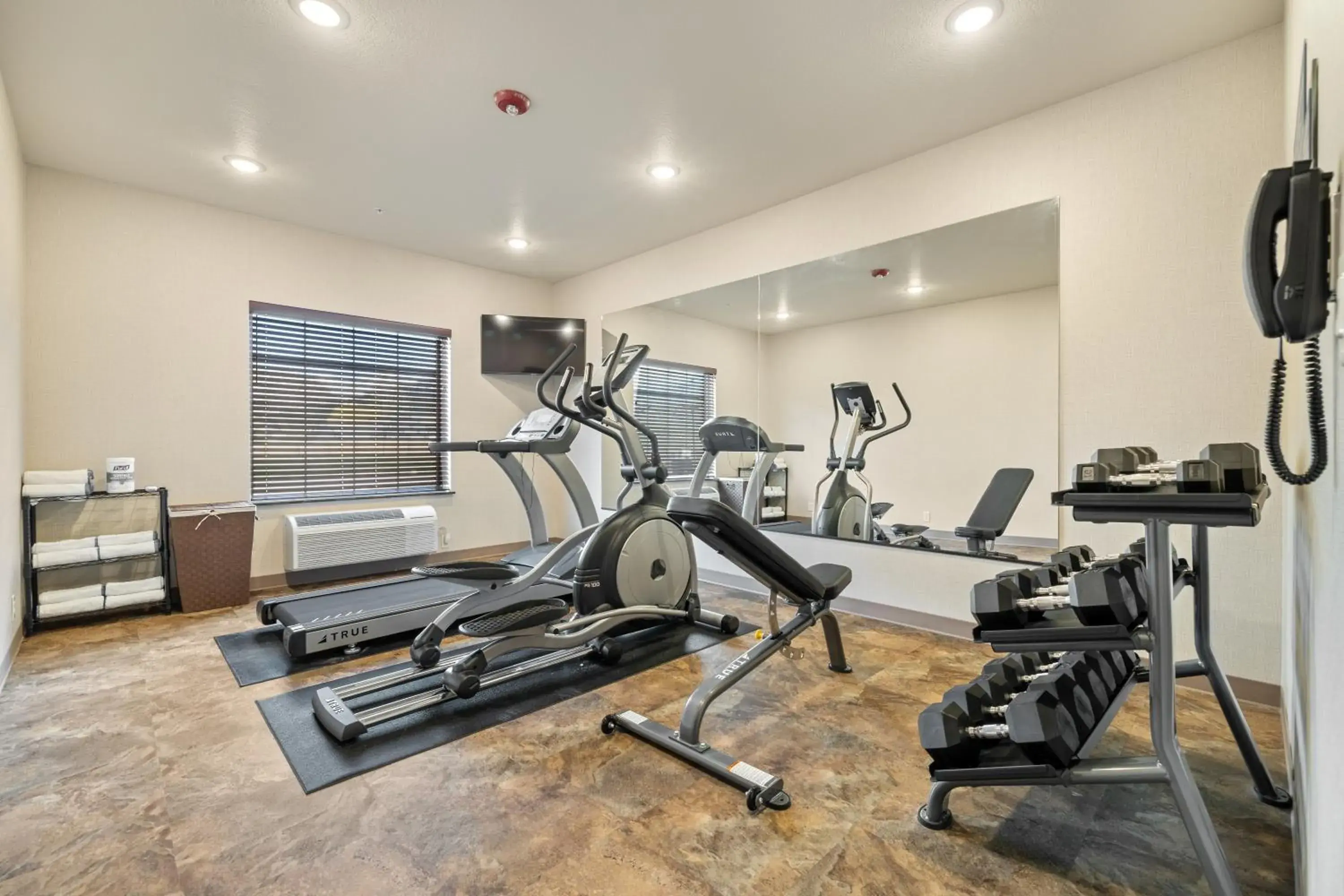 Fitness centre/facilities in Cobblestone Hotel & Suites - Alpine Fitness centre/facilities in Cobblestone Hotel & Suites - Alpine