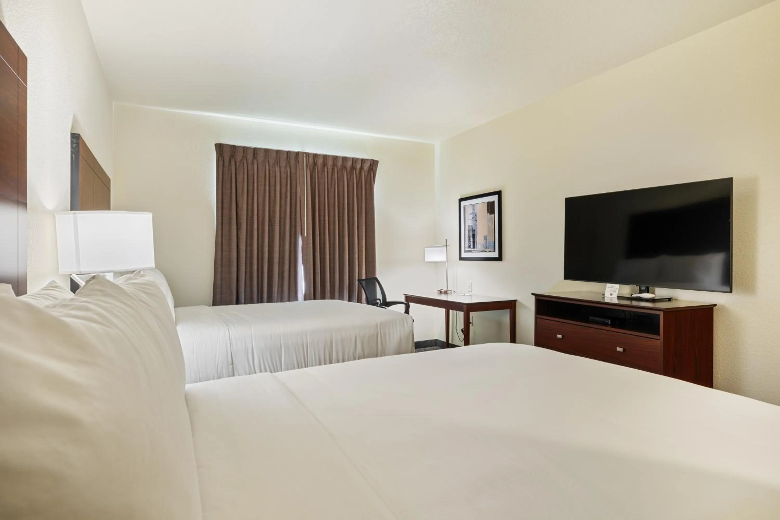 Bed in Cobblestone Hotel & Suites - Alpine