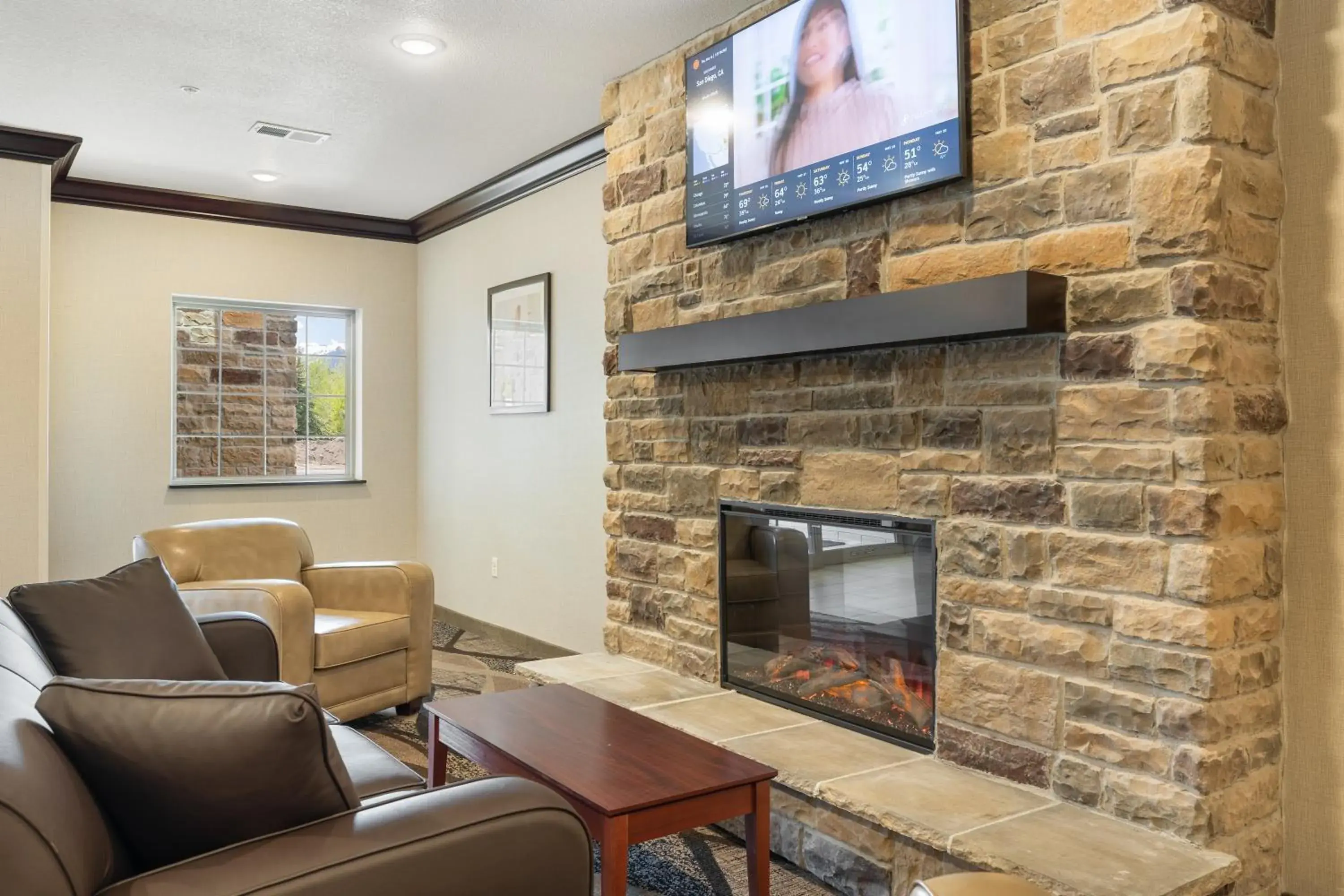 Lobby or reception in Cobblestone Hotel & Suites - Alpine Lobby or reception in Cobblestone Hotel & Suites - Alpine