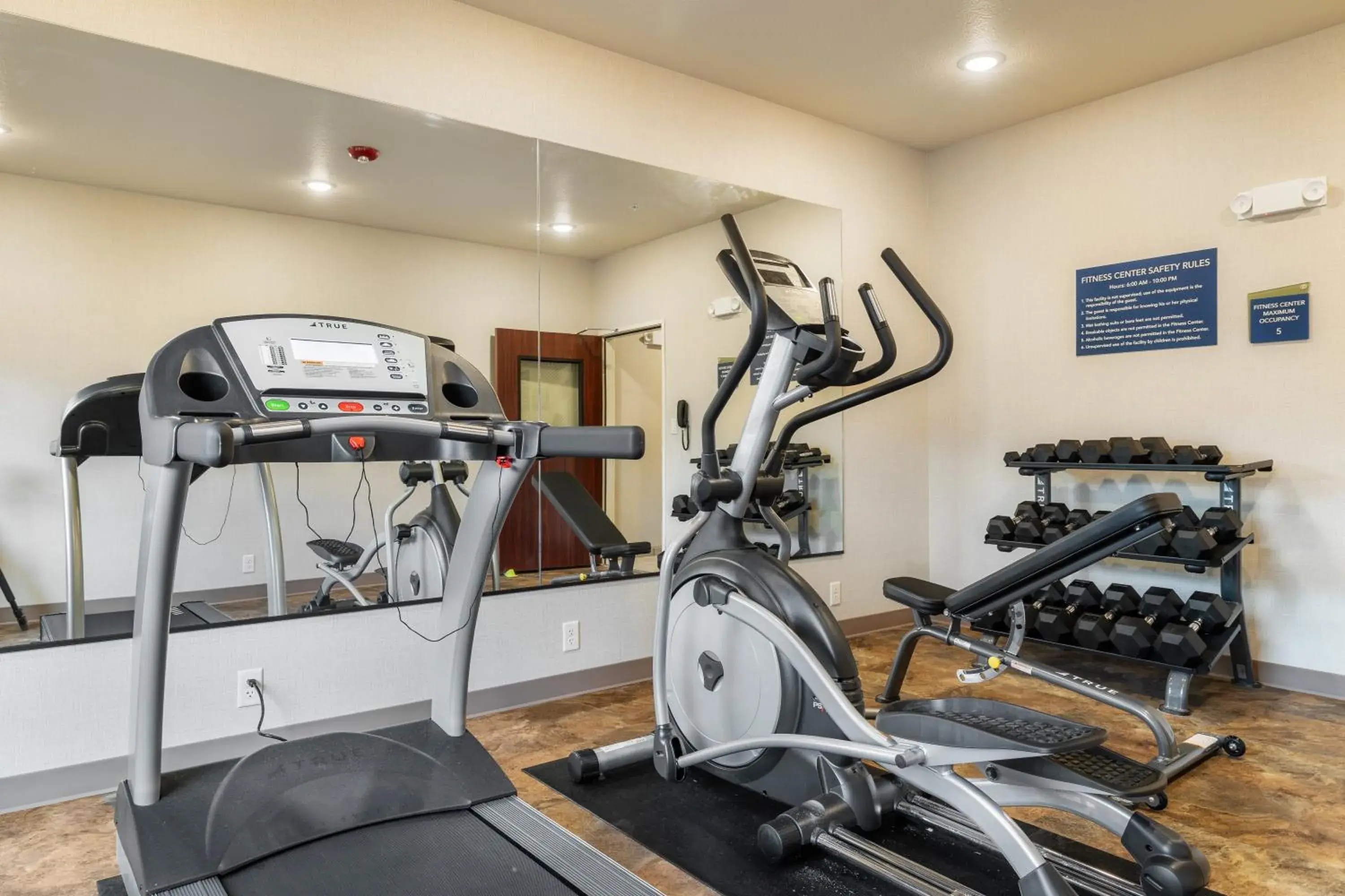 Fitness centre/facilities in Cobblestone Hotel & Suites - Alpine Fitness centre/facilities in Cobblestone Hotel & Suites - Alpine
