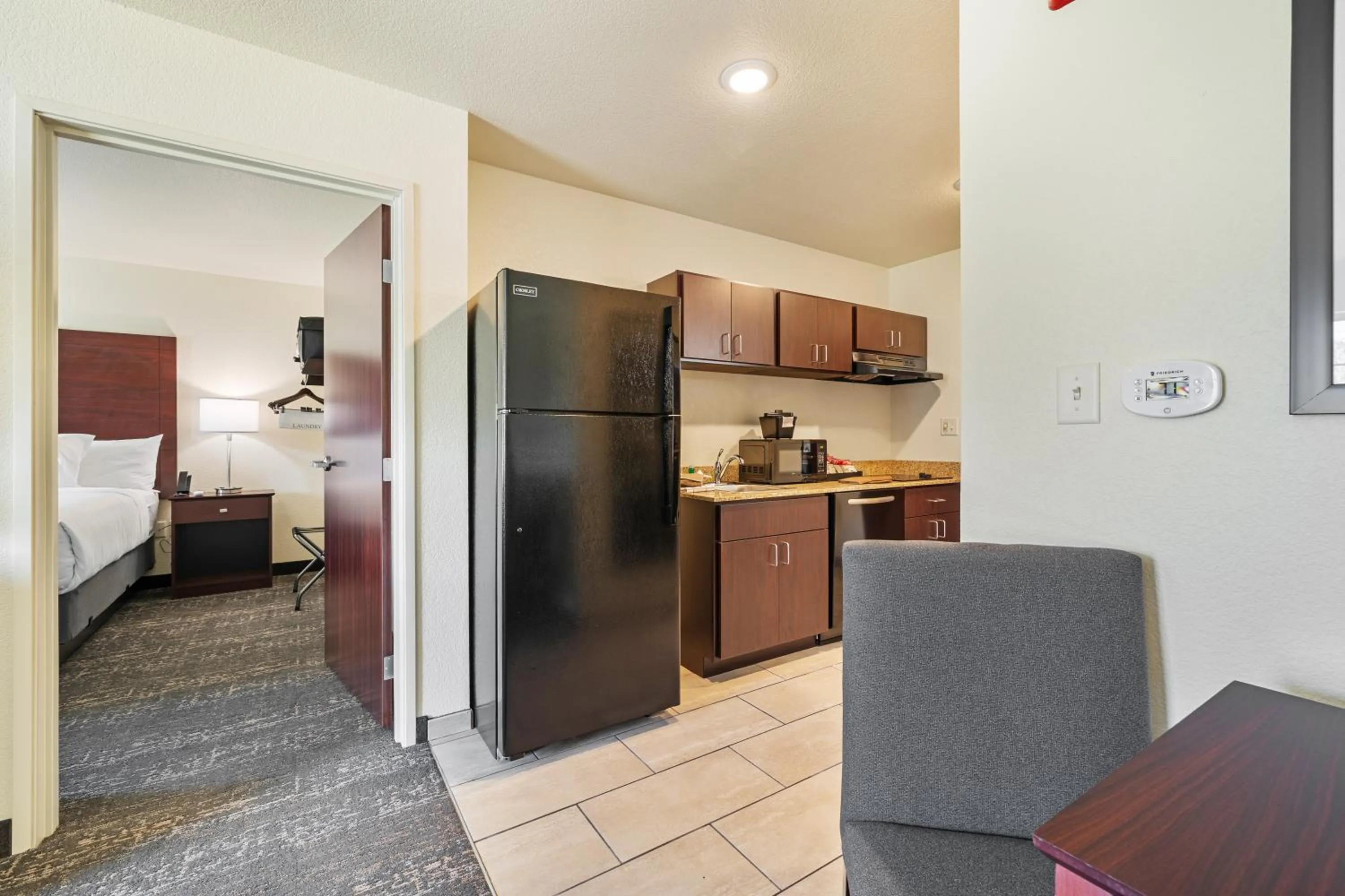 Bedroom, Bed in Cobblestone Hotel & Suites - Alpine