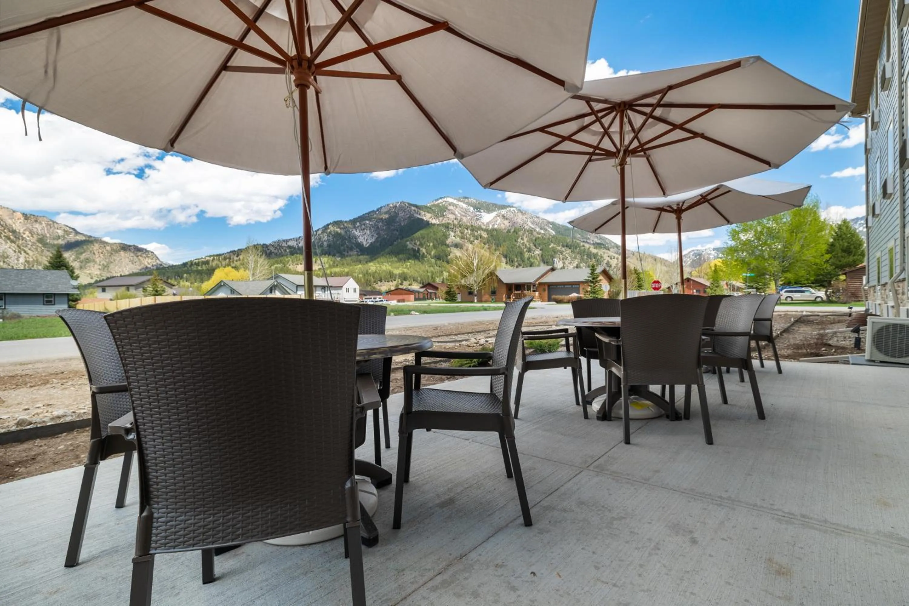 Patio in Cobblestone Hotel & Suites - Alpine