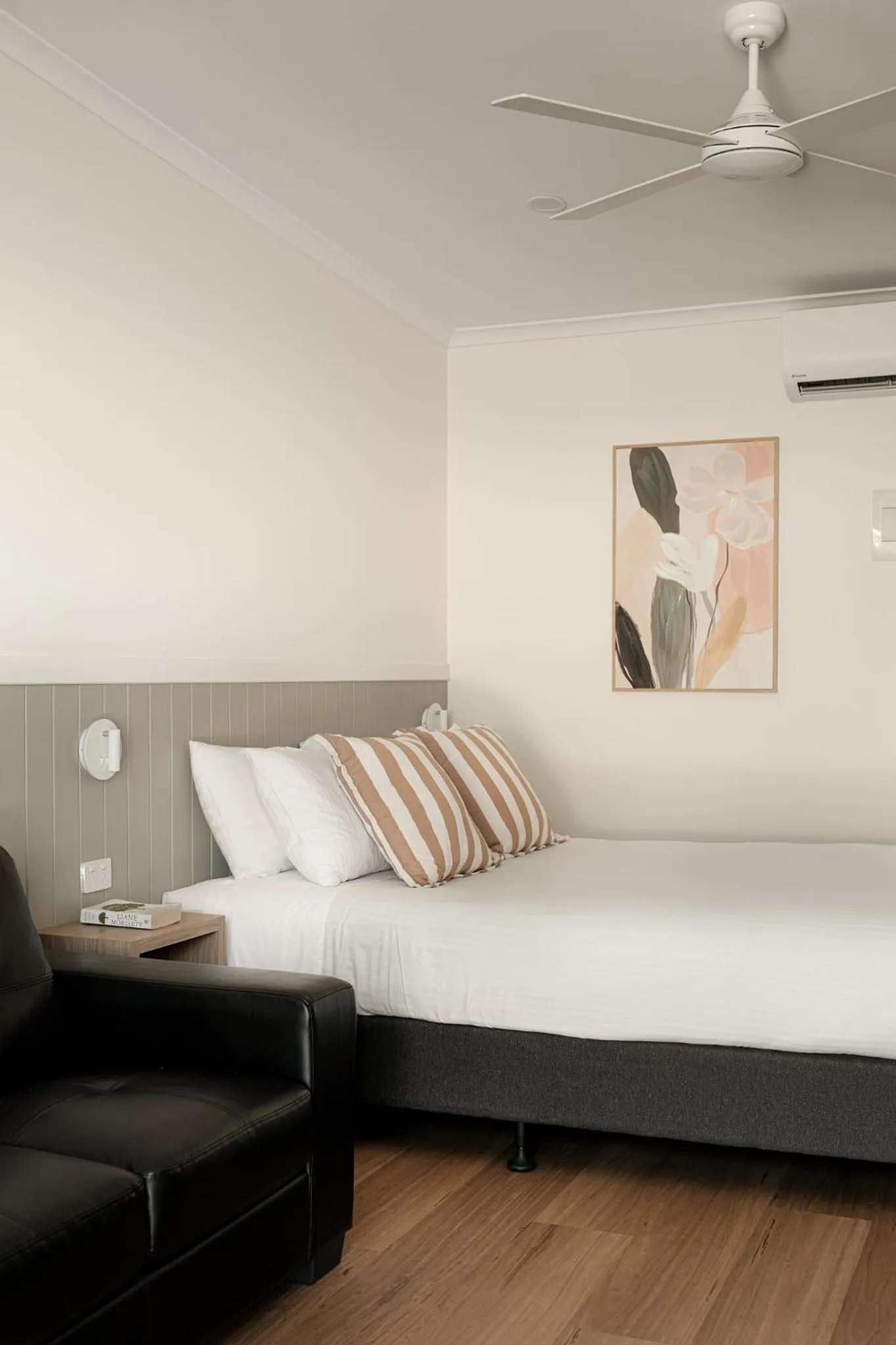 Bedroom, Bed in Catalina Motel Lake Macquarie