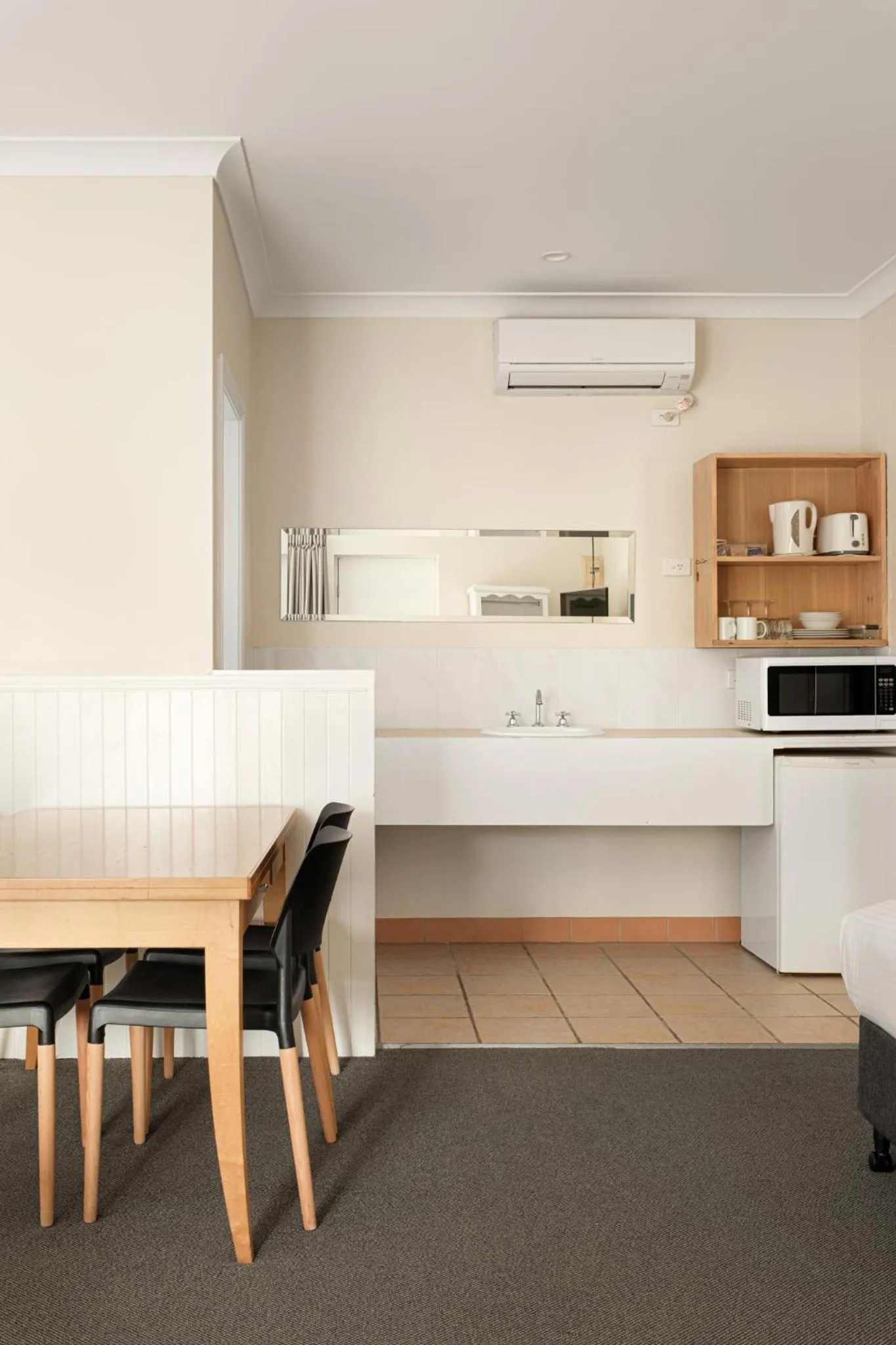 Kitchen or kitchenette in Catalina Motel Lake Macquarie