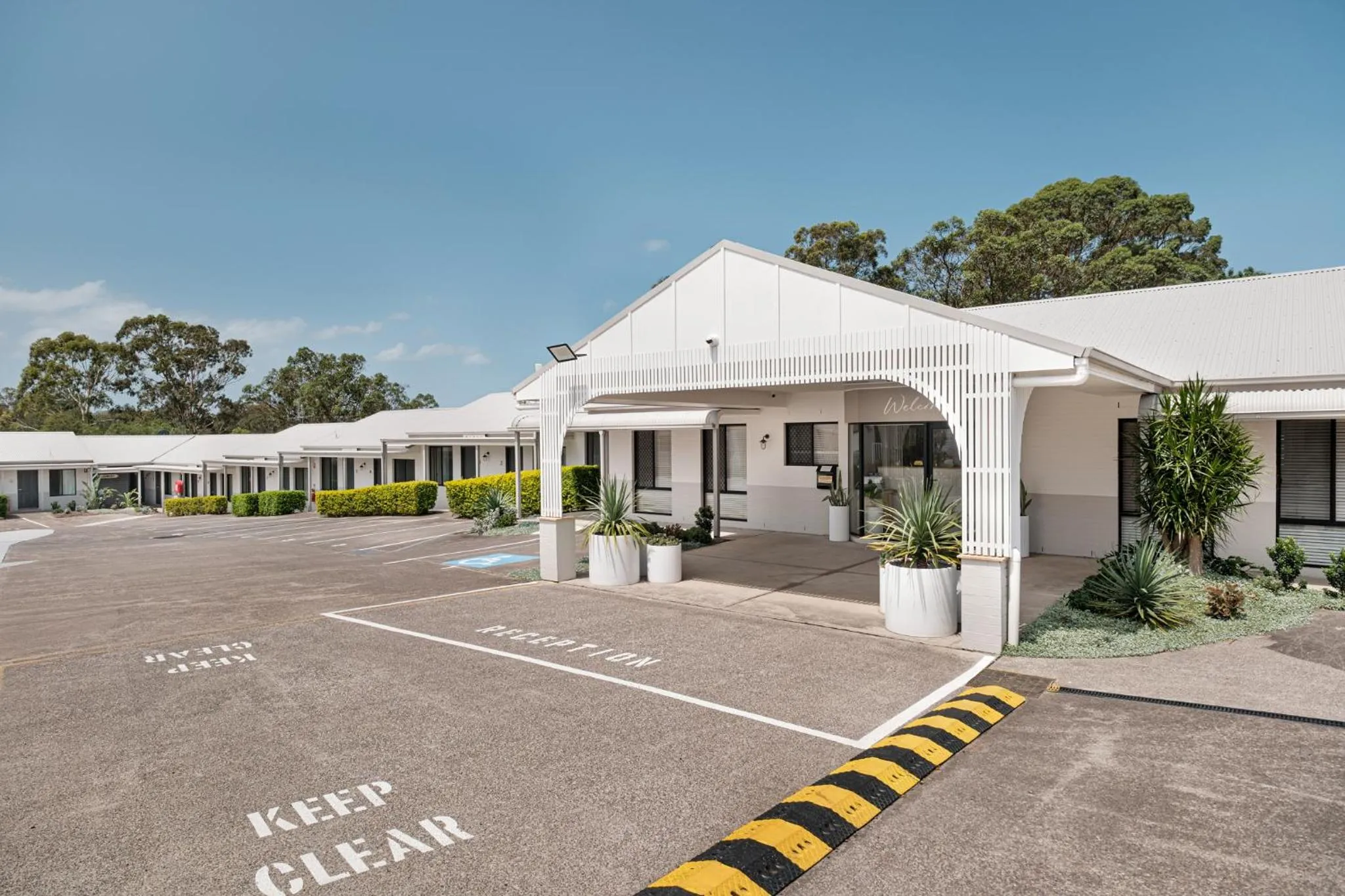 Property building in Catalina Motel Lake Macquarie