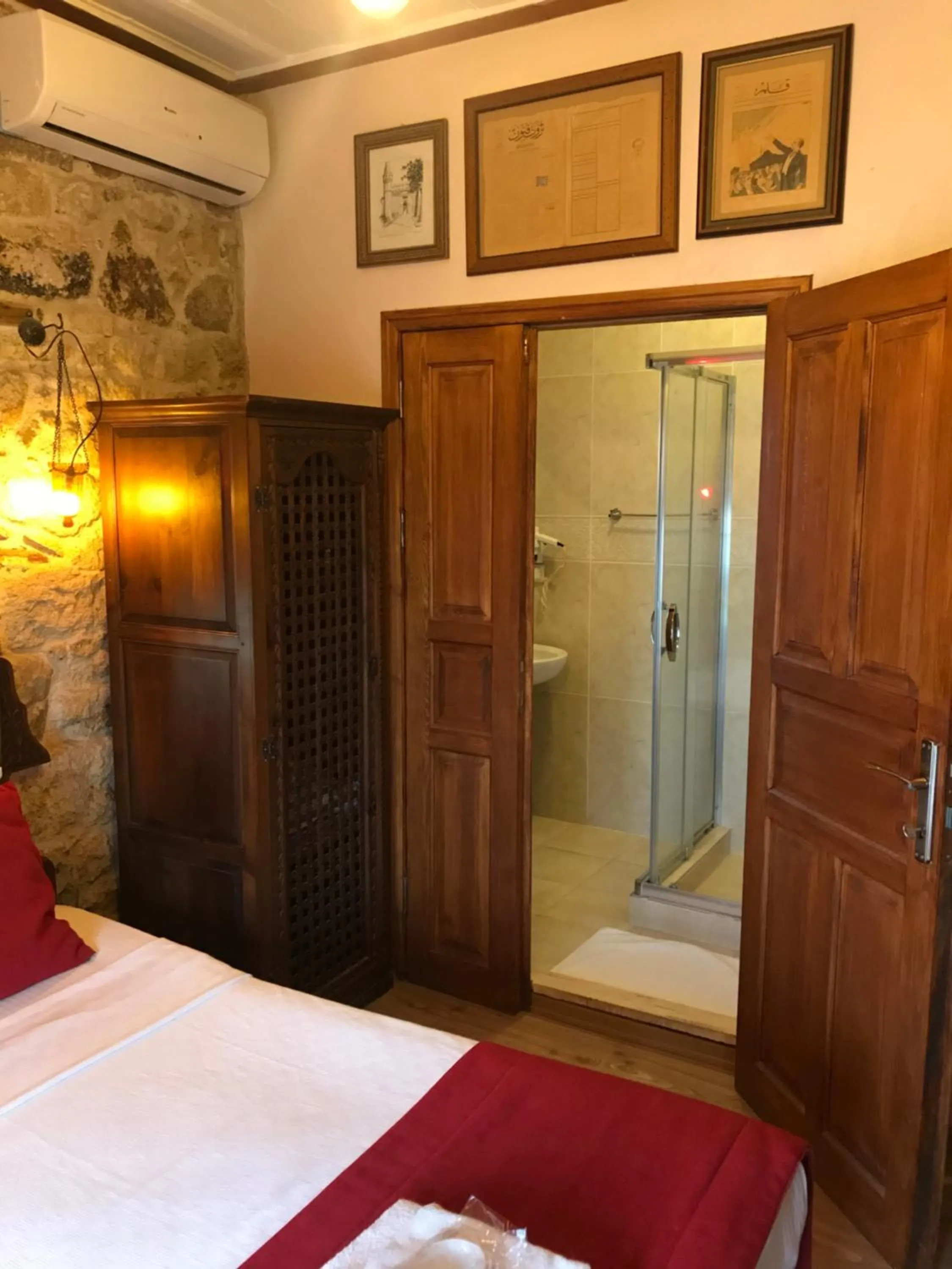 Photo of the whole room, Bed in Foca Antik Otel