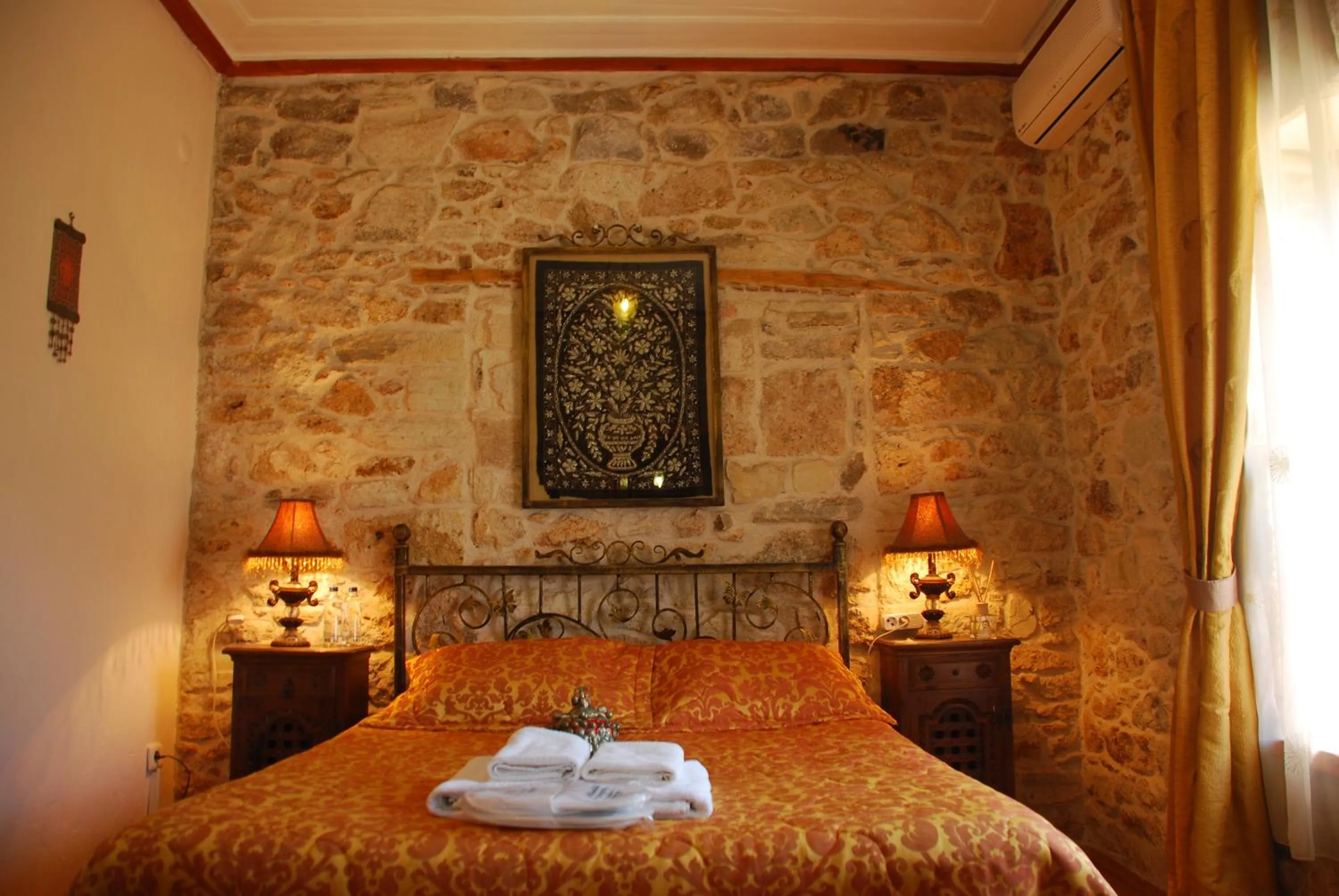 Bedroom, Bed in Foca Antik Otel