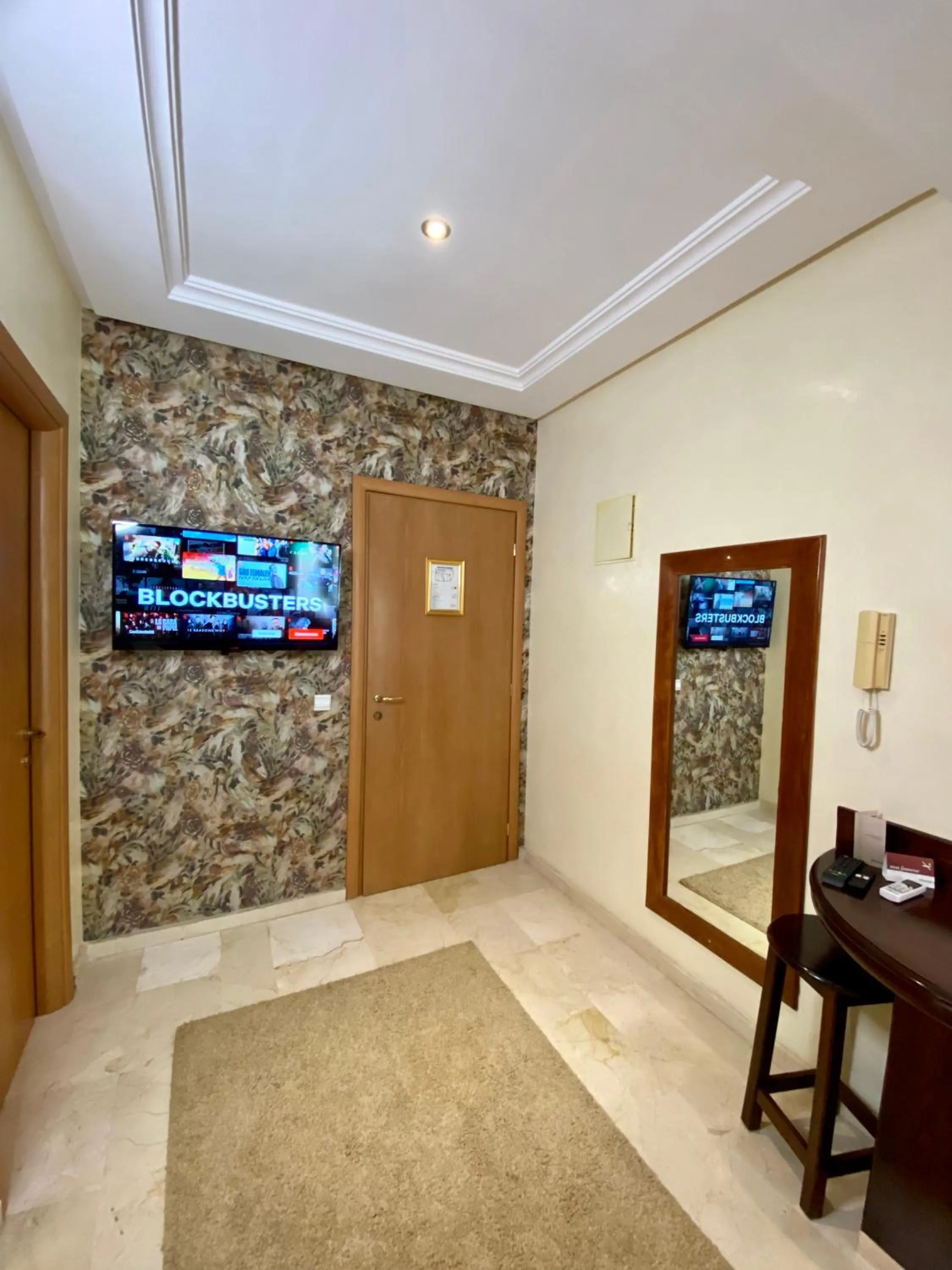 TV and multimedia in Appart Hôtel Oleandro