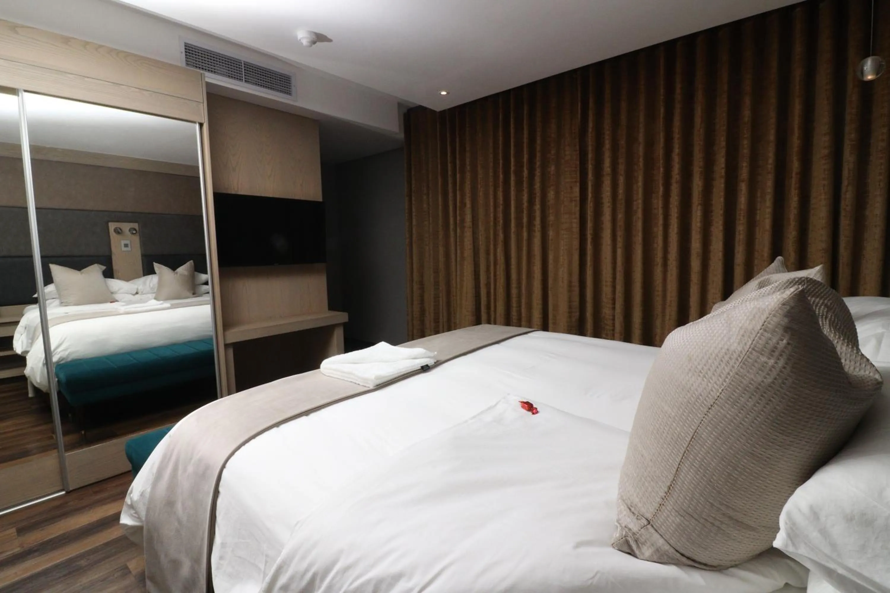 Bedroom, Bed in Happy Valley Hotel and Casino