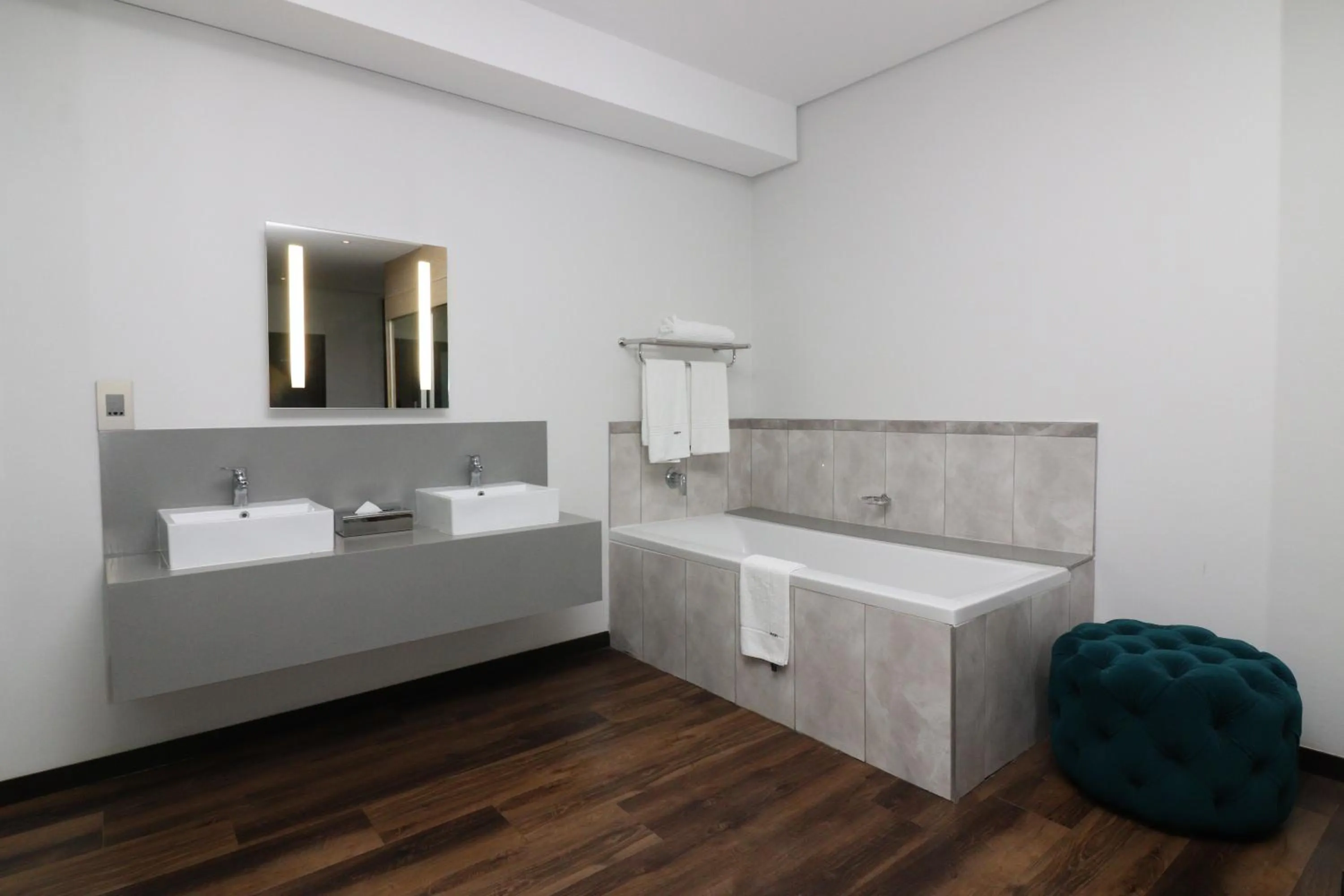 Bathroom, Bed in Happy Valley Hotel and Casino