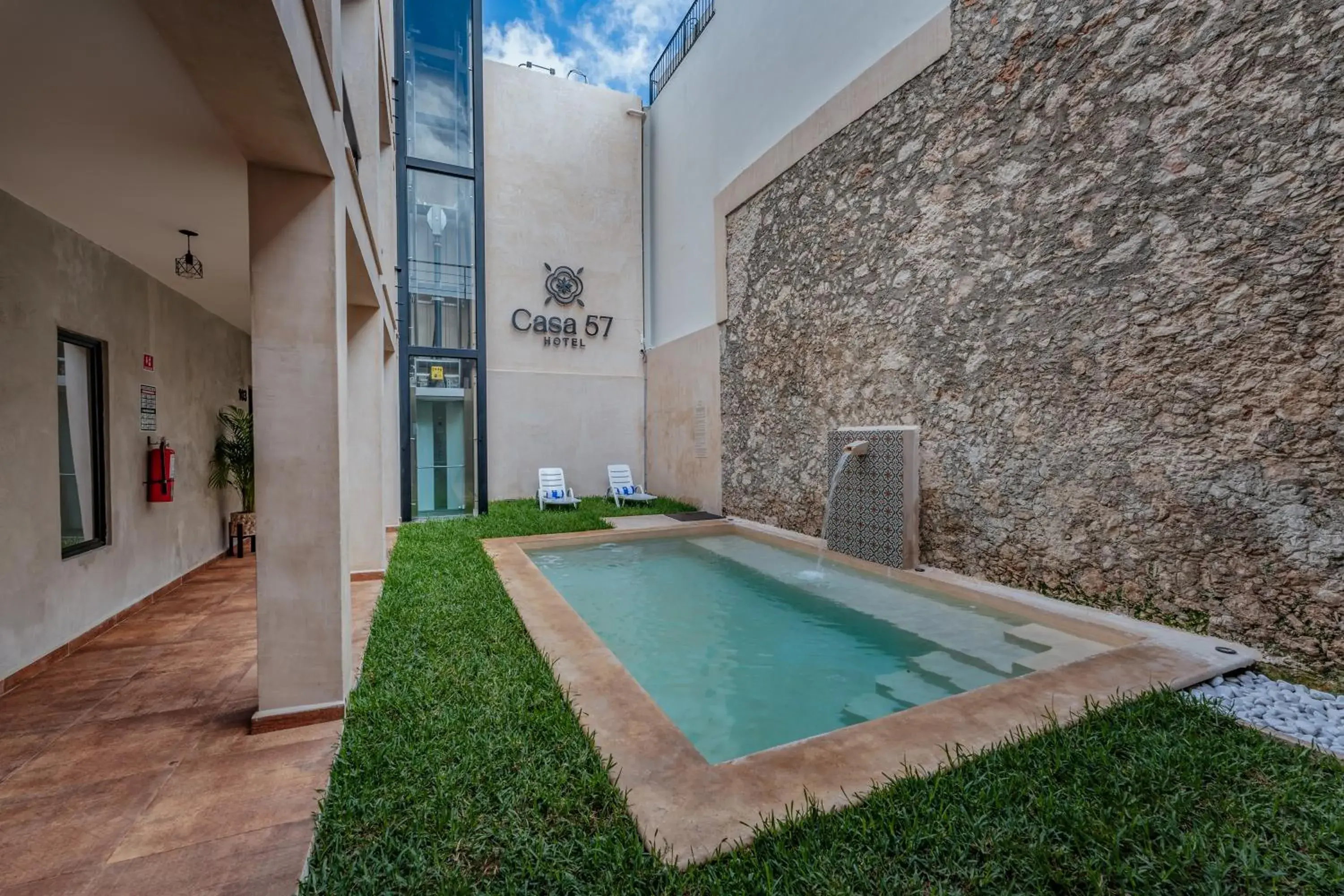 Swimming pool in Hotel Casa 57 Swimming pool in Hotel Casa 57