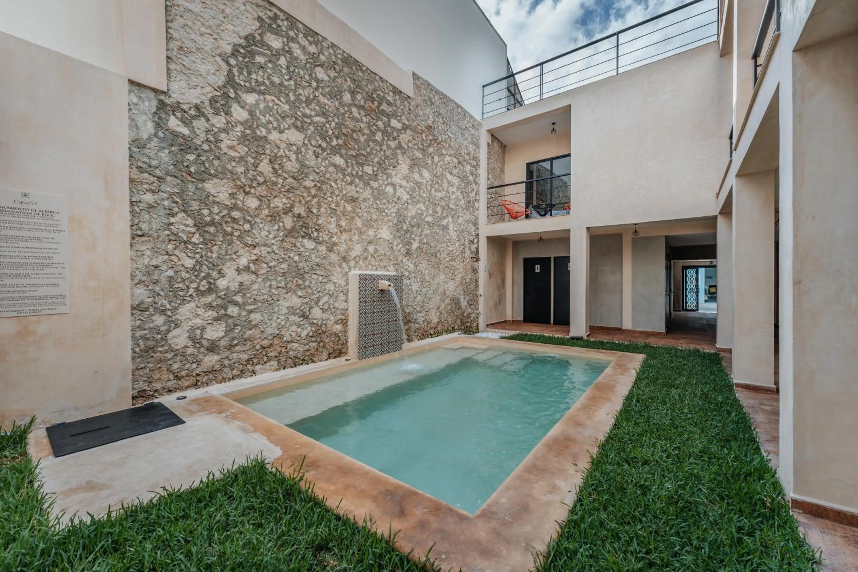 Swimming pool in Hotel Casa 57