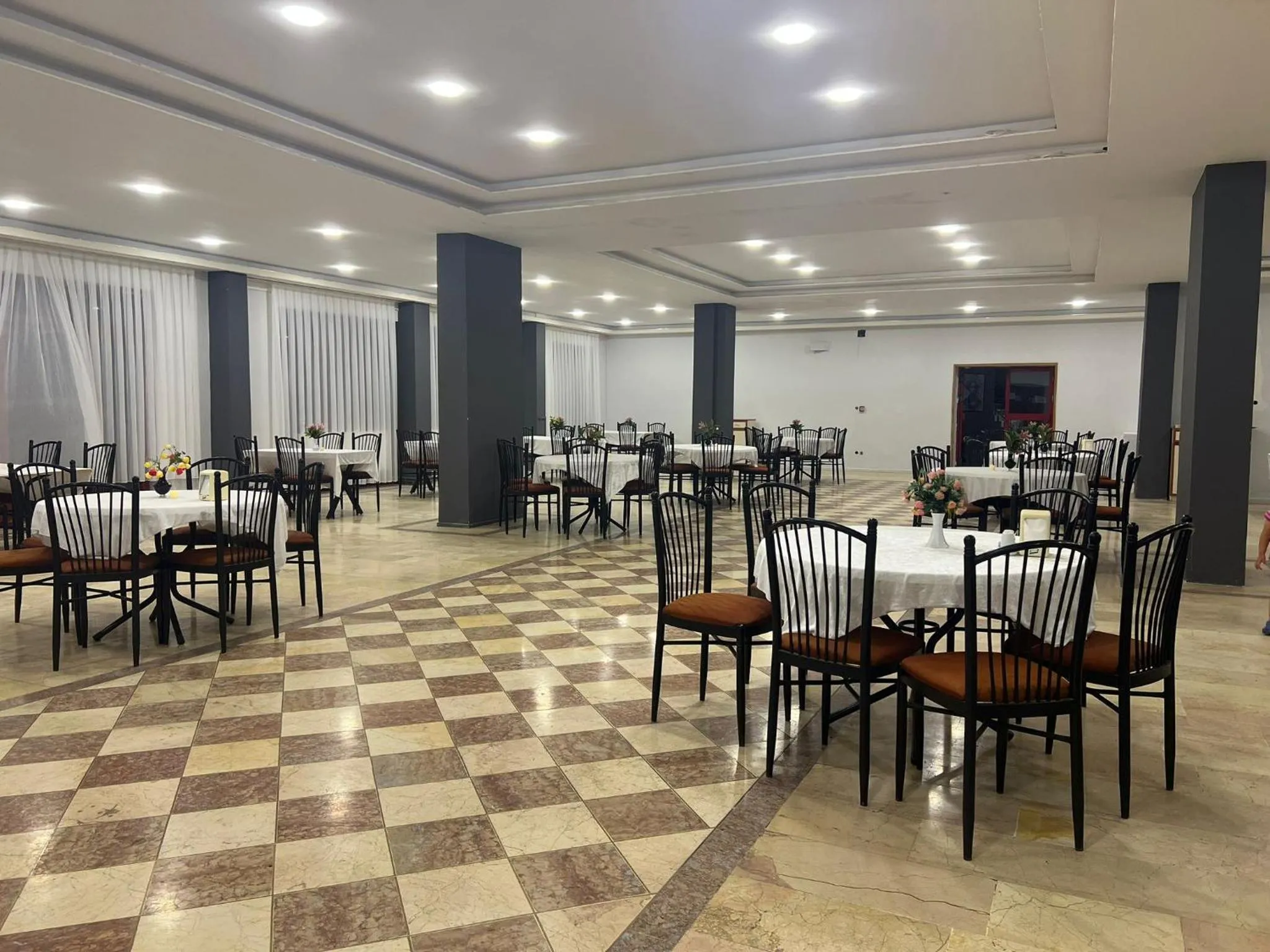 Restaurant/places to eat in VANNA HOTEL sPA