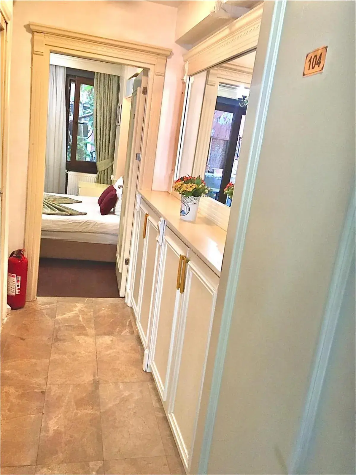 Massage, Bed in La Petite Maison Hotel Massage, Bed in La Petite Maison Hotel