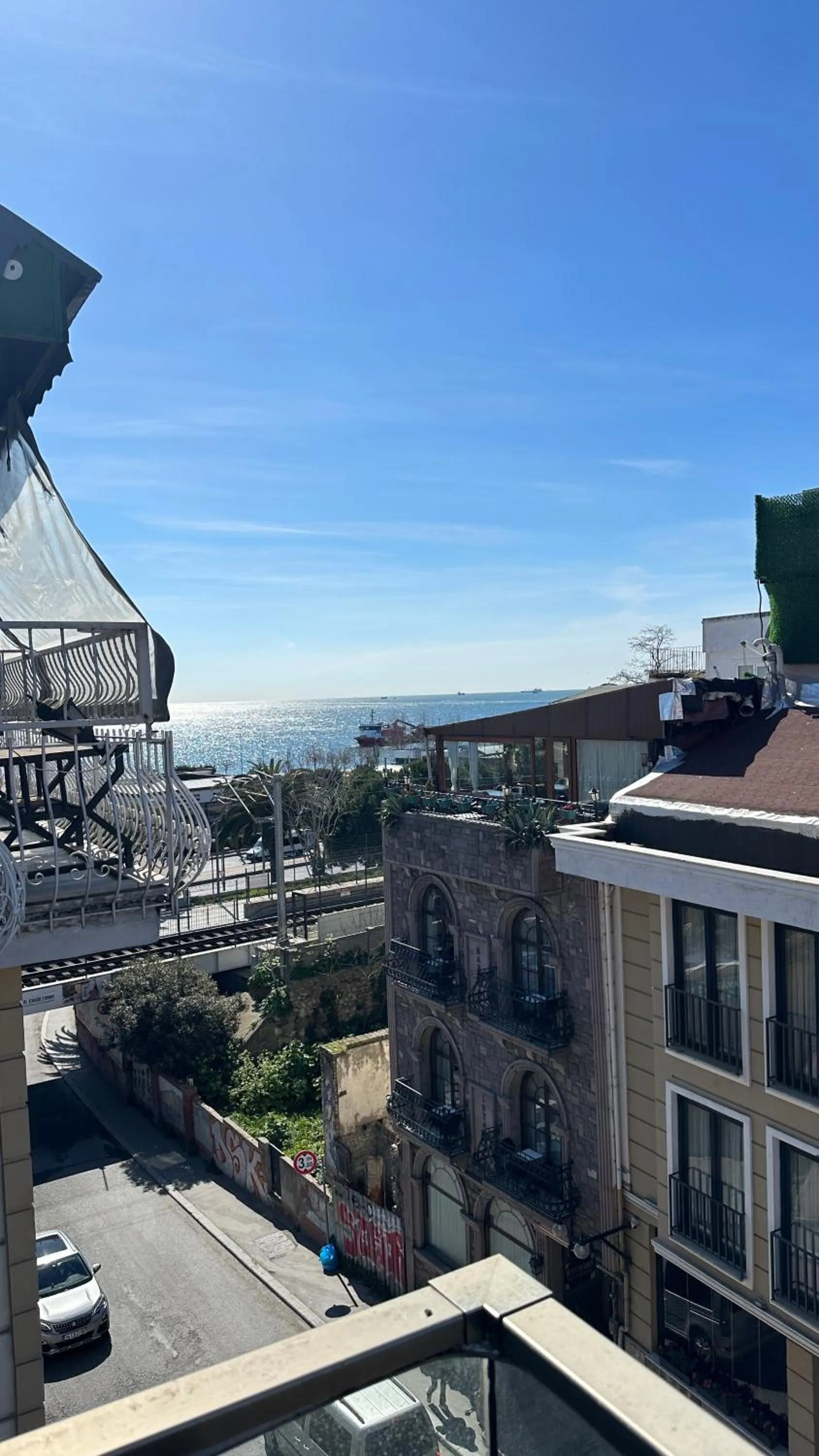 Property building in La Petite Maison Hotel