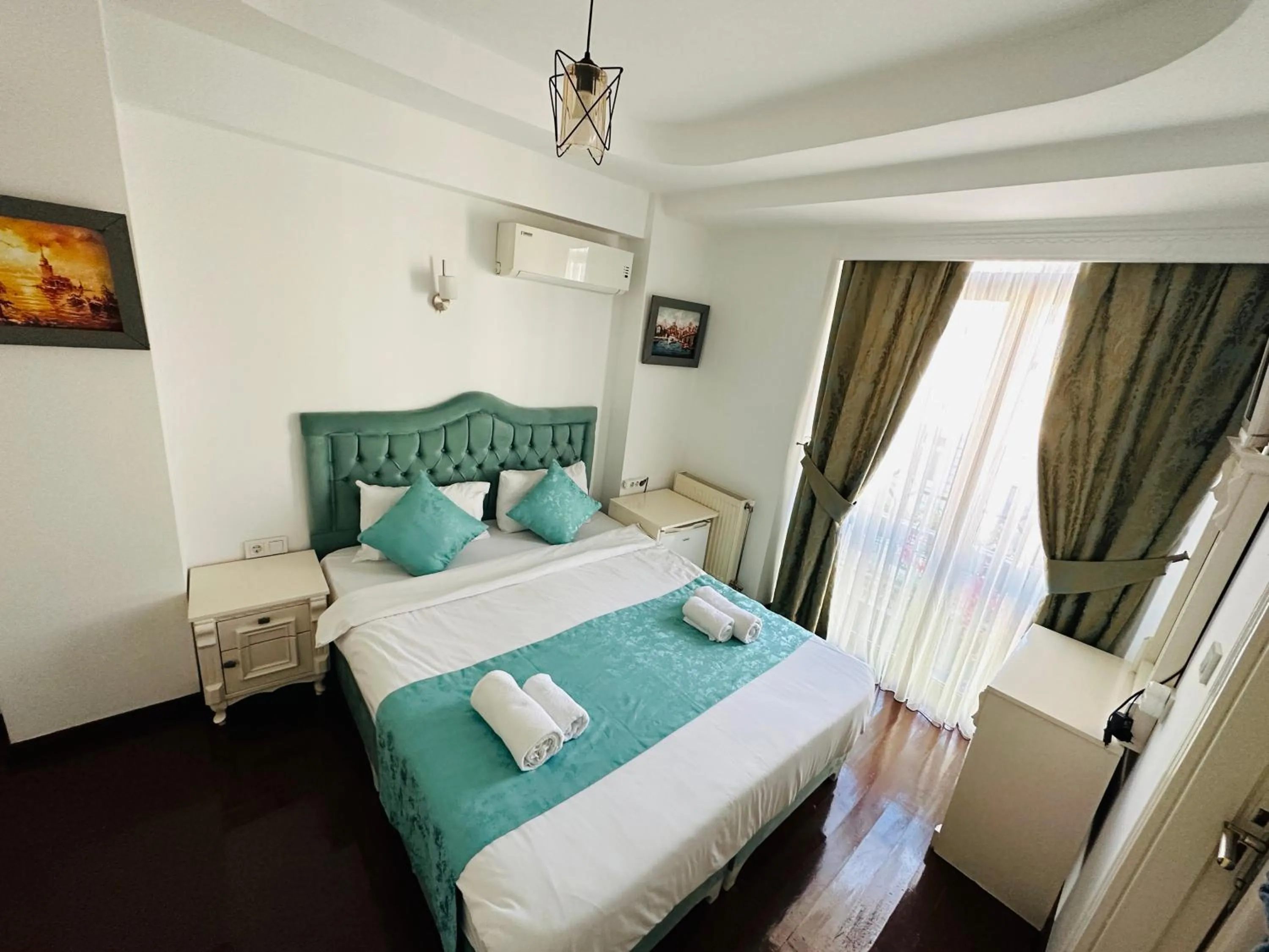 Bed in La Petite Maison Hotel