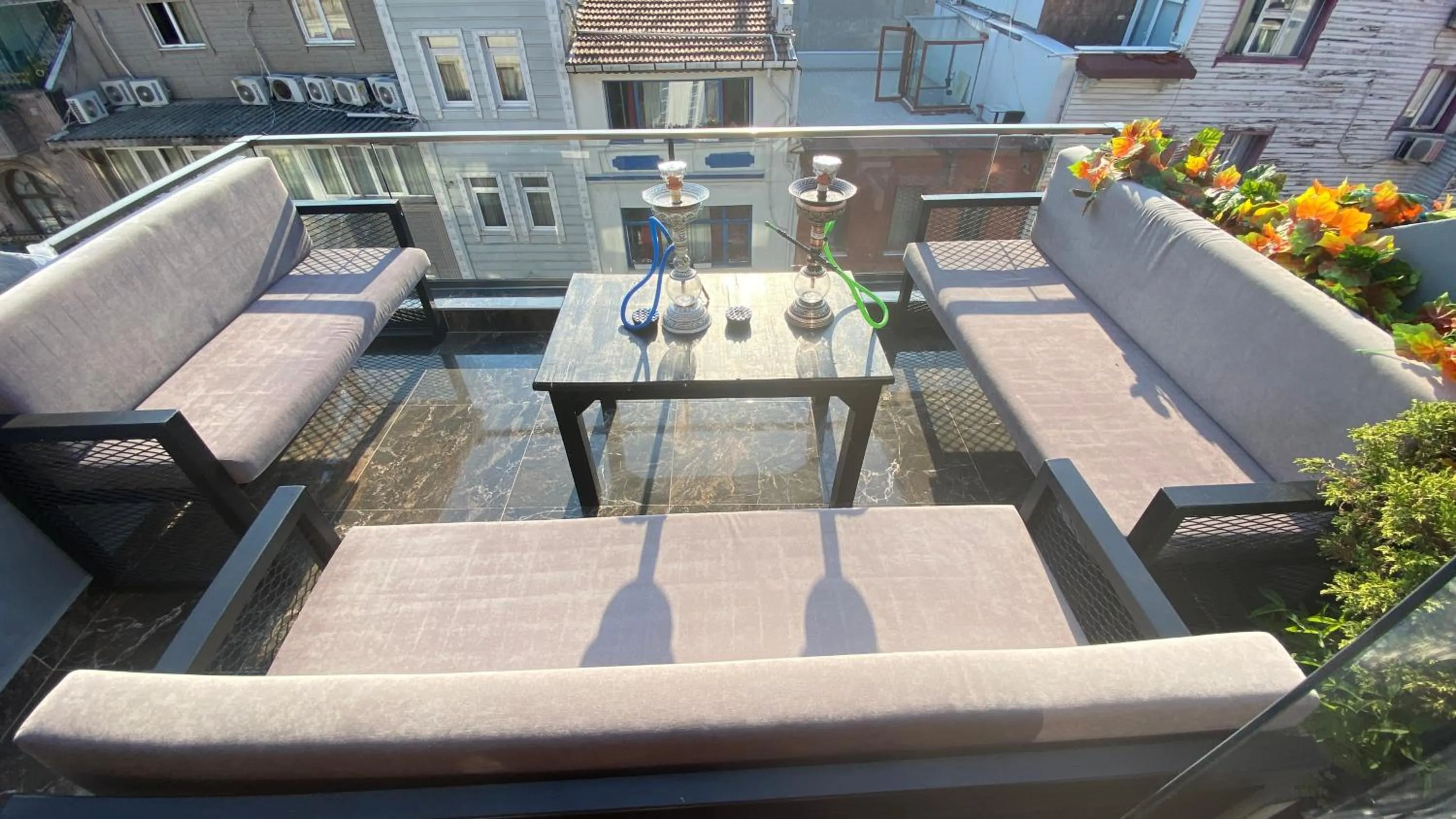 Restaurant/places to eat in La Petite Maison Hotel