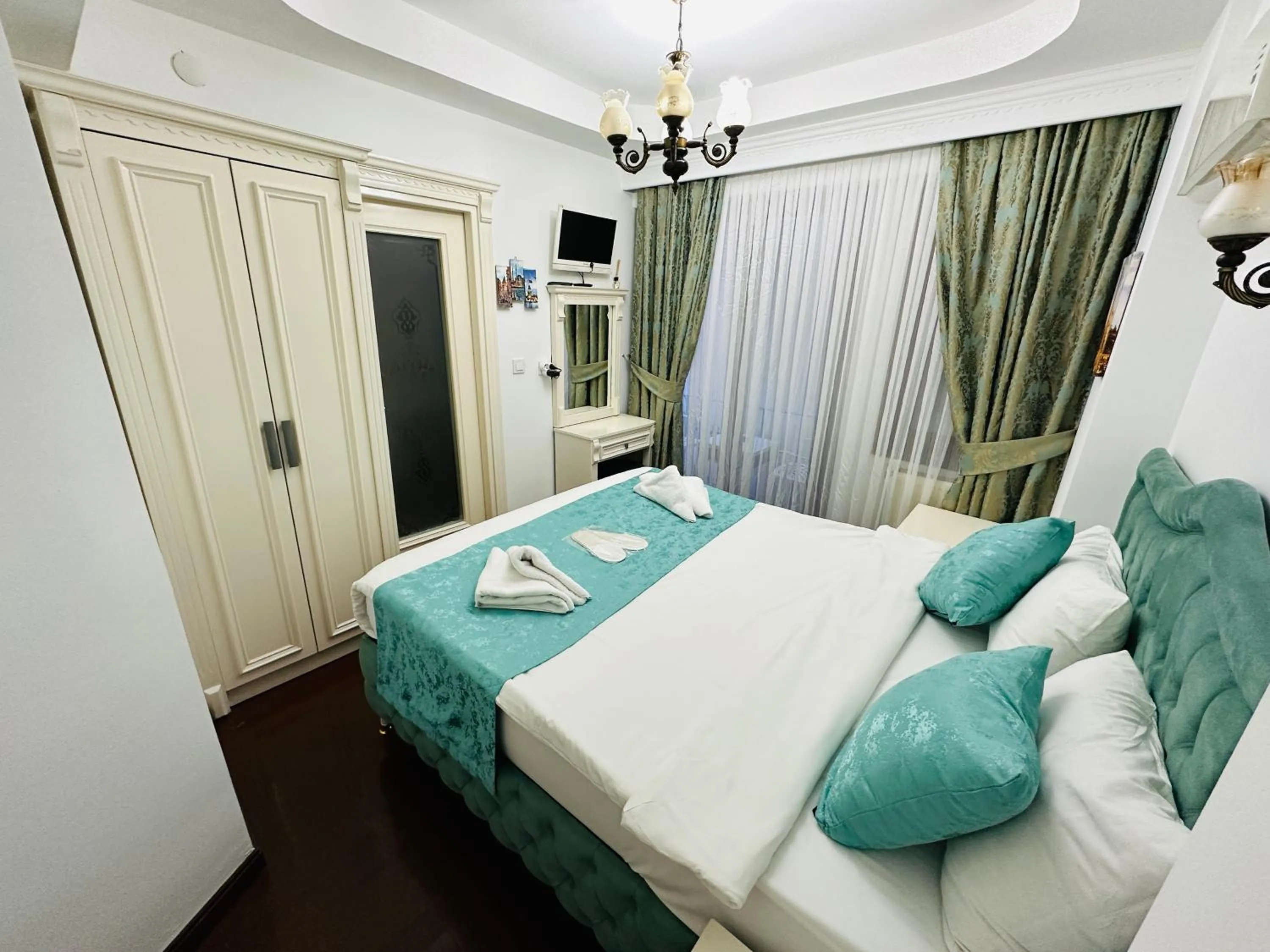 Bed in La Petite Maison Hotel