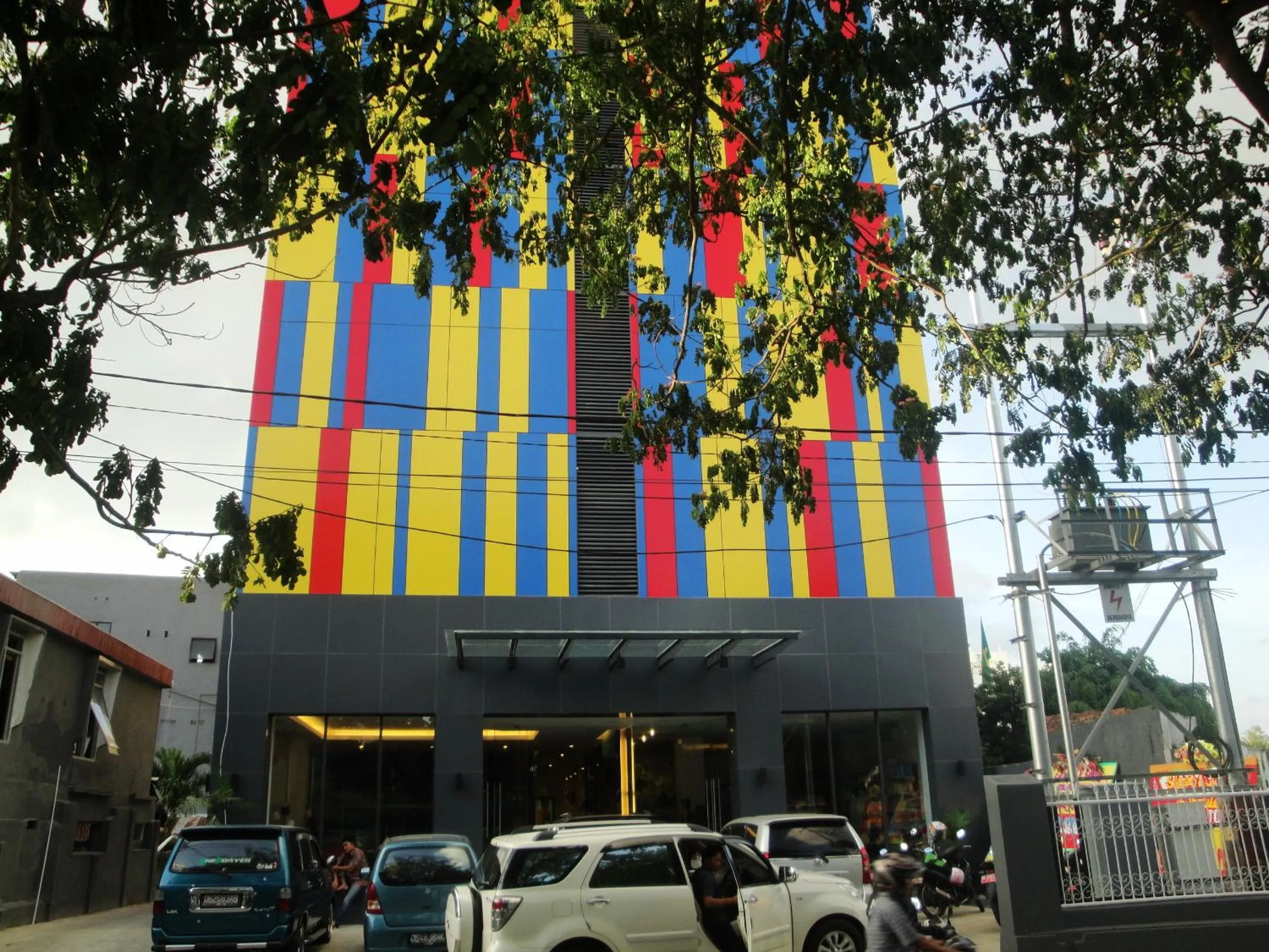 Facade/entrance in Top Hotel Manado by Gran Puri