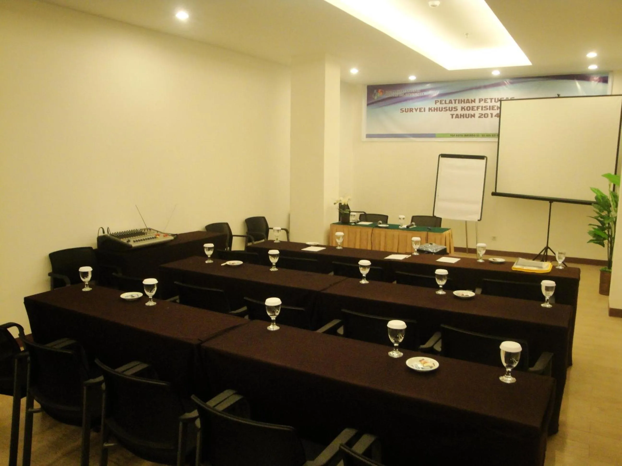 Business facilities in Top Hotel Manado by Gran Puri