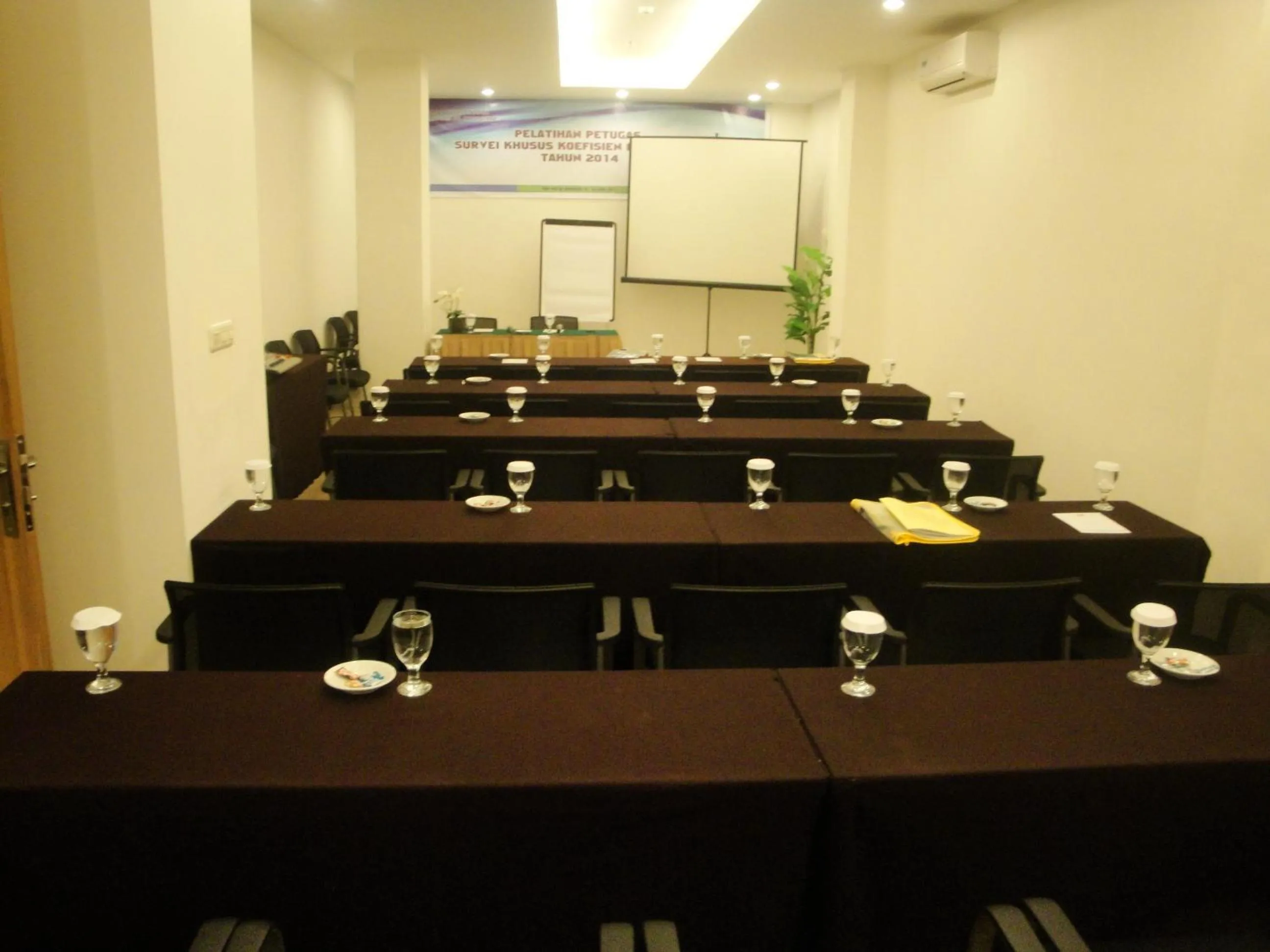 Business facilities in Top Hotel Manado by Gran Puri