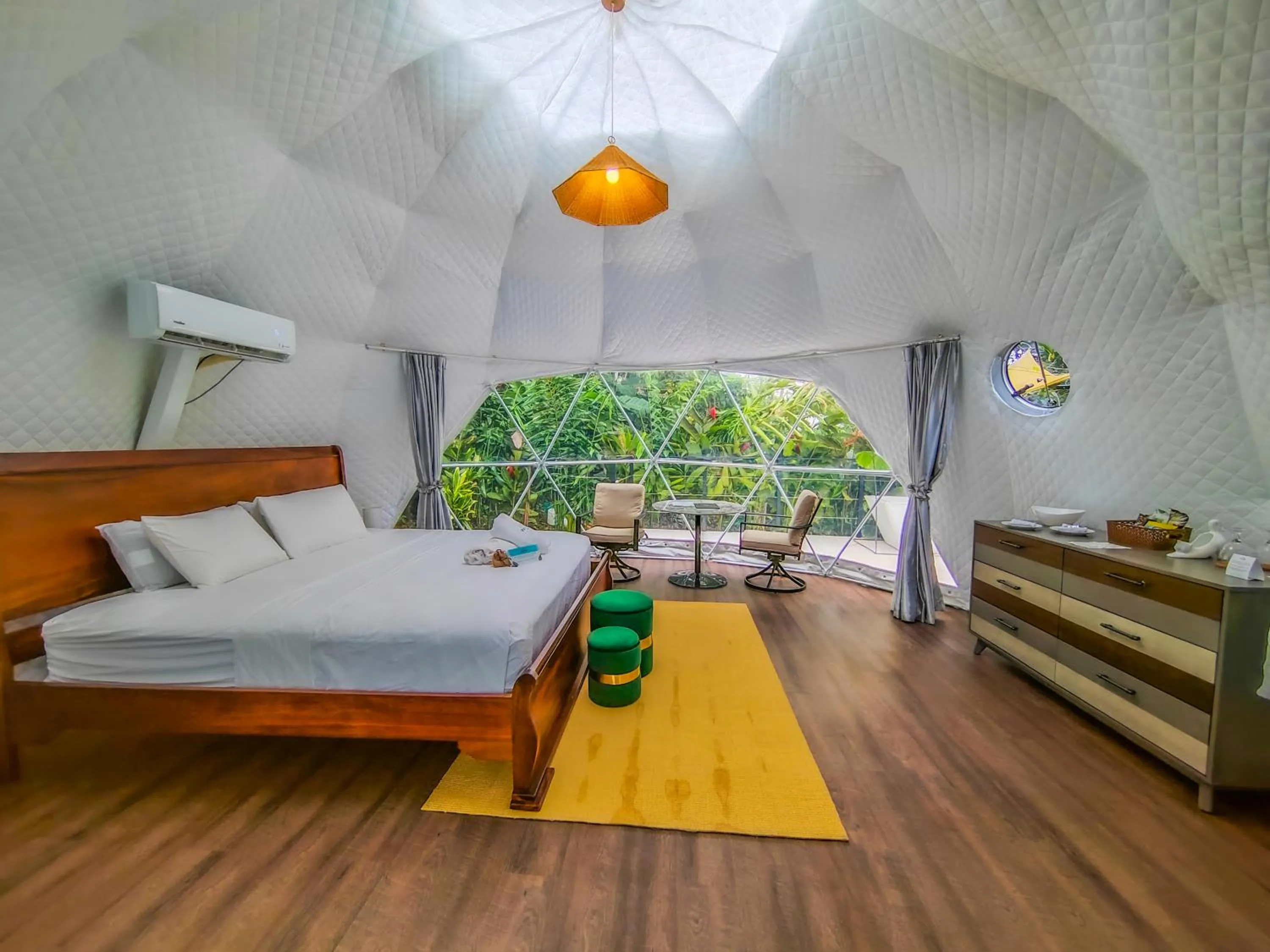 Photo of the whole room, Bed in Palo Alto Glamping Hotel