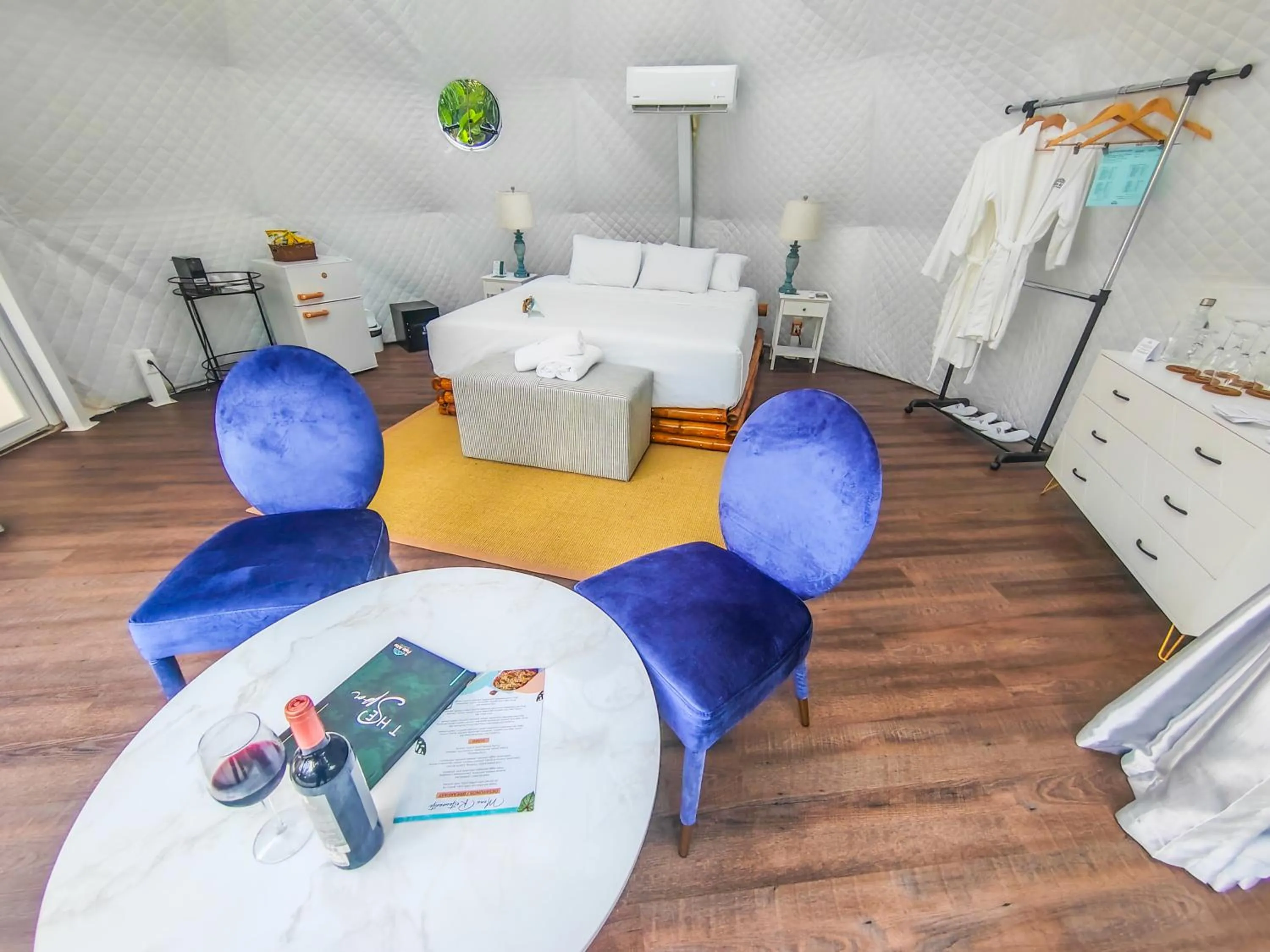 Photo of the whole room, Bed in Palo Alto Glamping Hotel