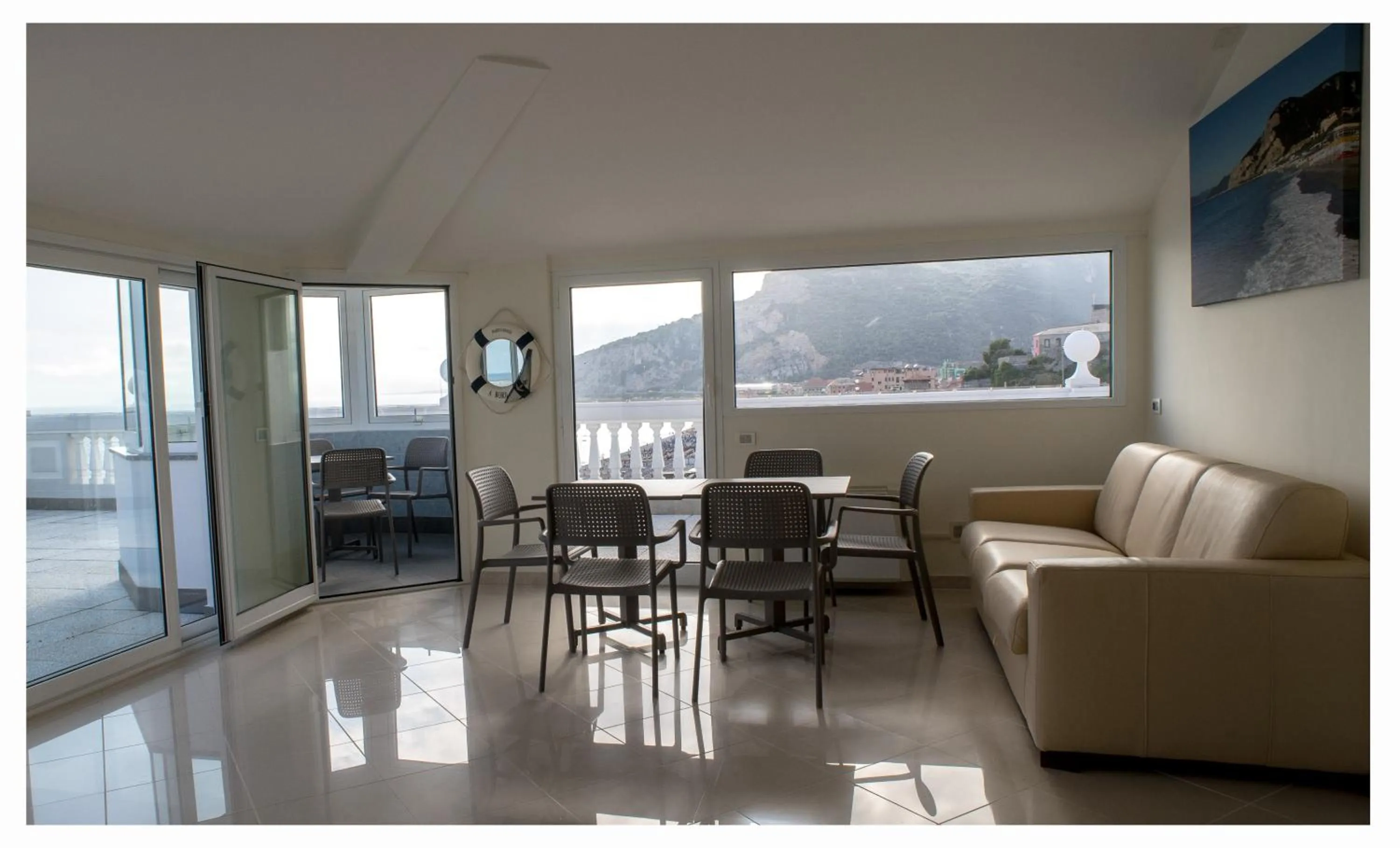 Communal lounge/ TV room in Lido Resort