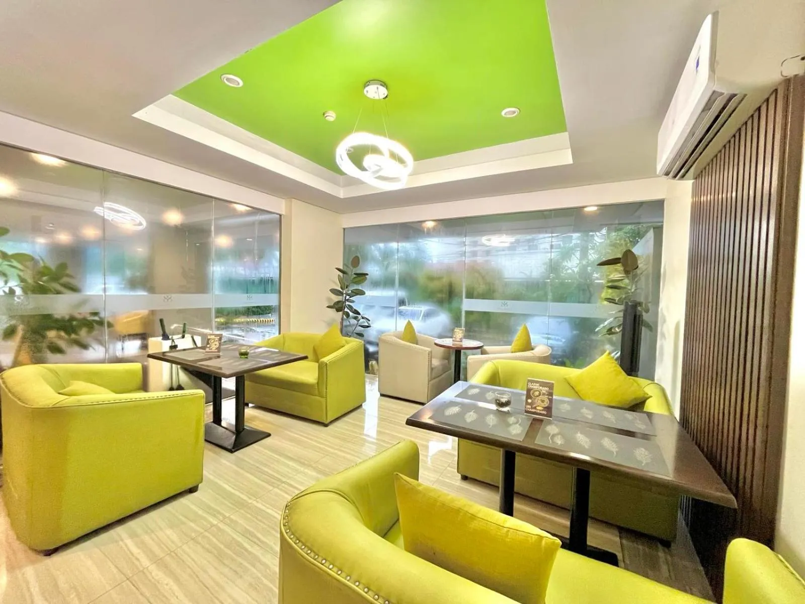 Dining area in 88 Courtyard Hotel