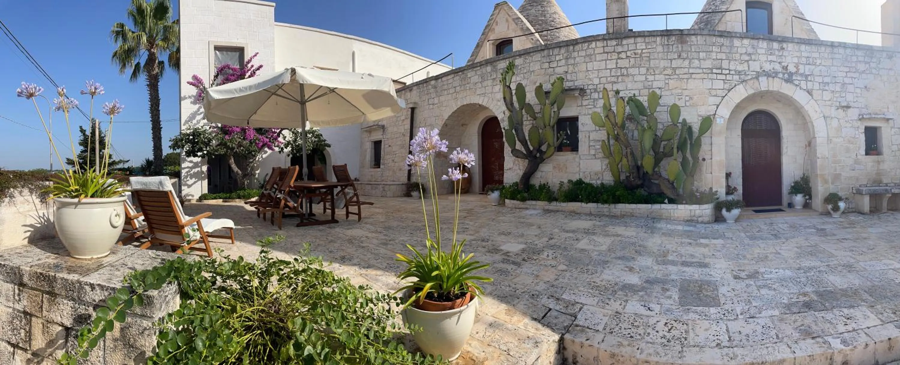 Patio in B&B Via dei Trulli