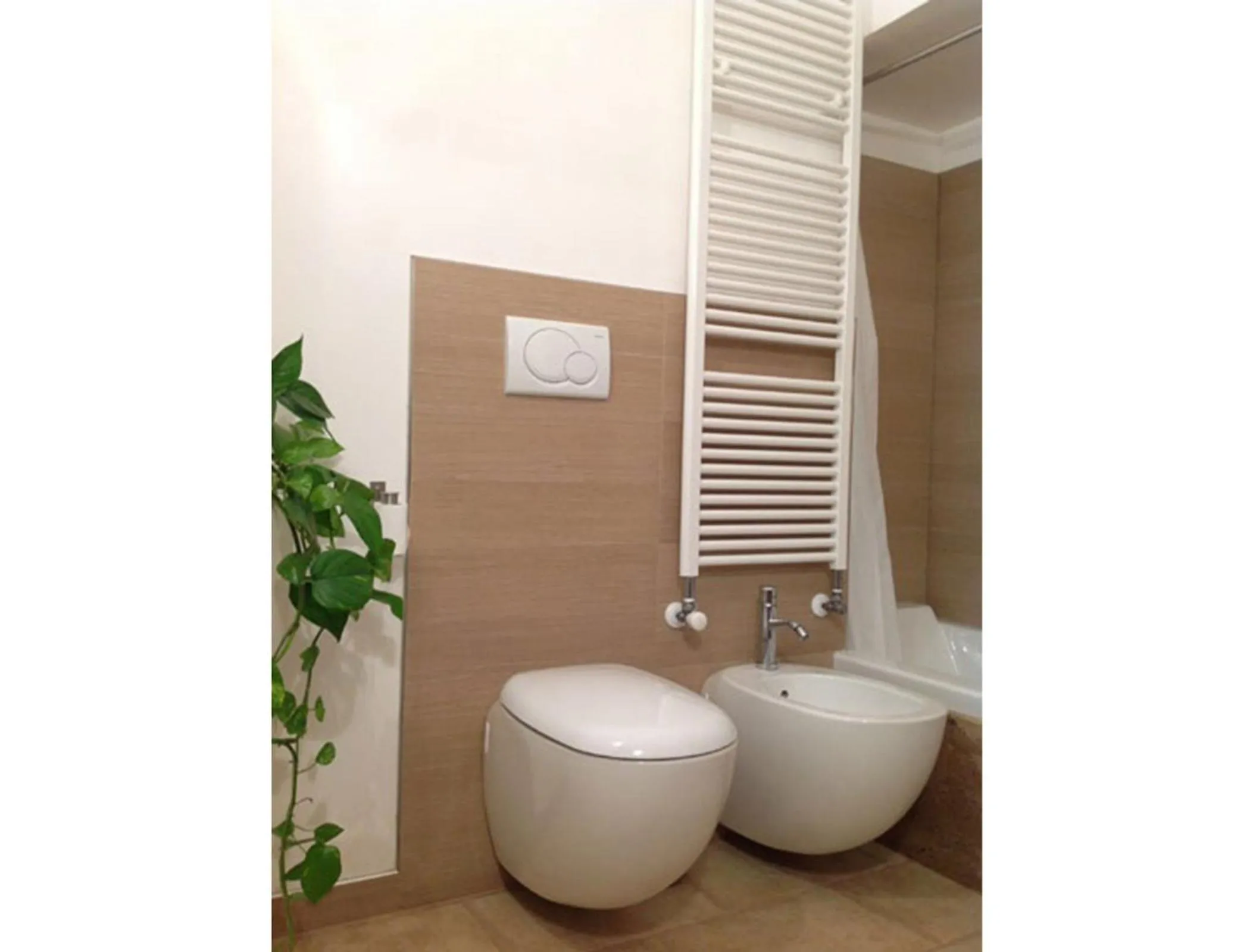 Shower in B&B Via dei Trulli