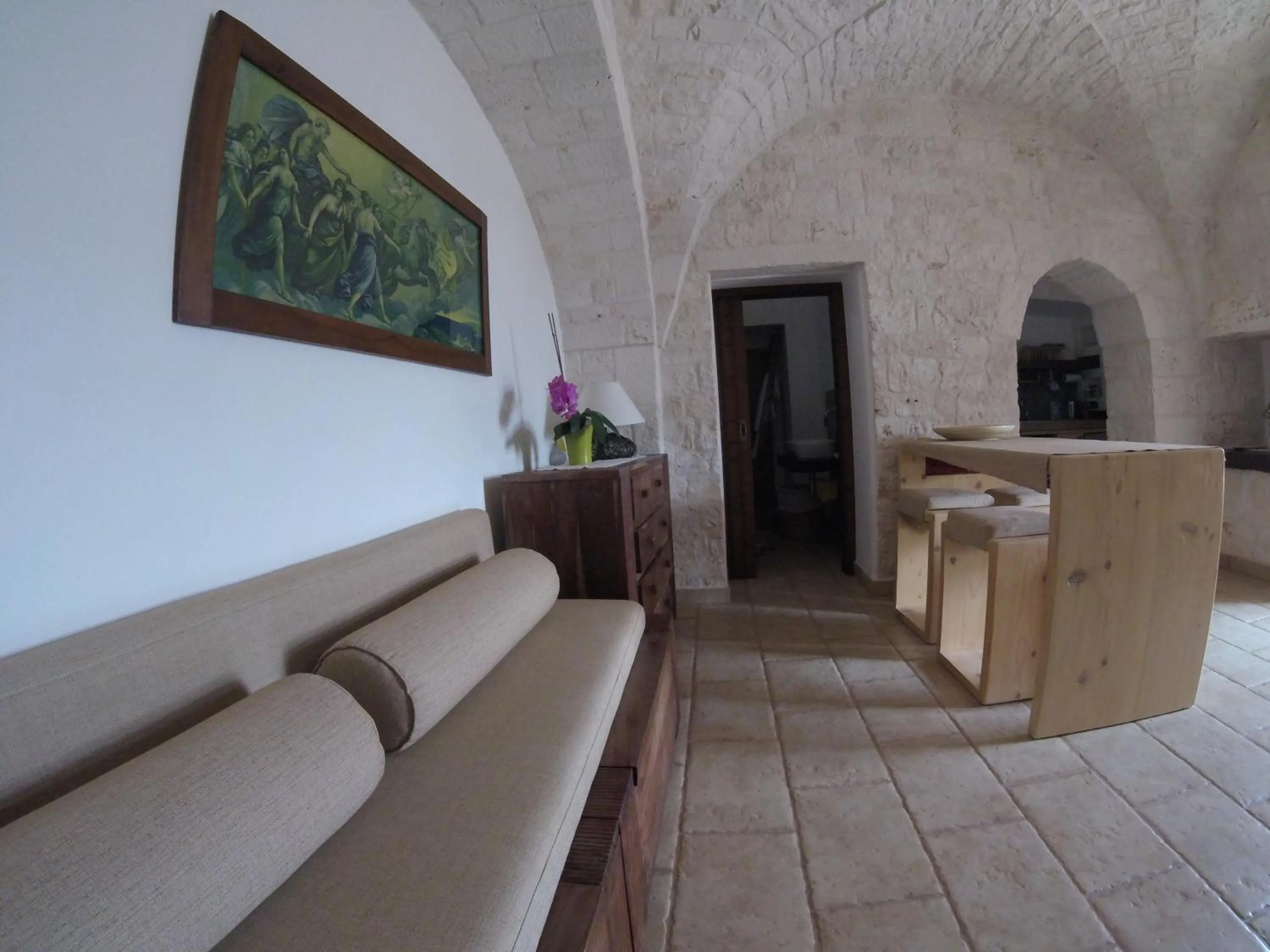 Communal lounge/ TV room in B&B Via dei Trulli
