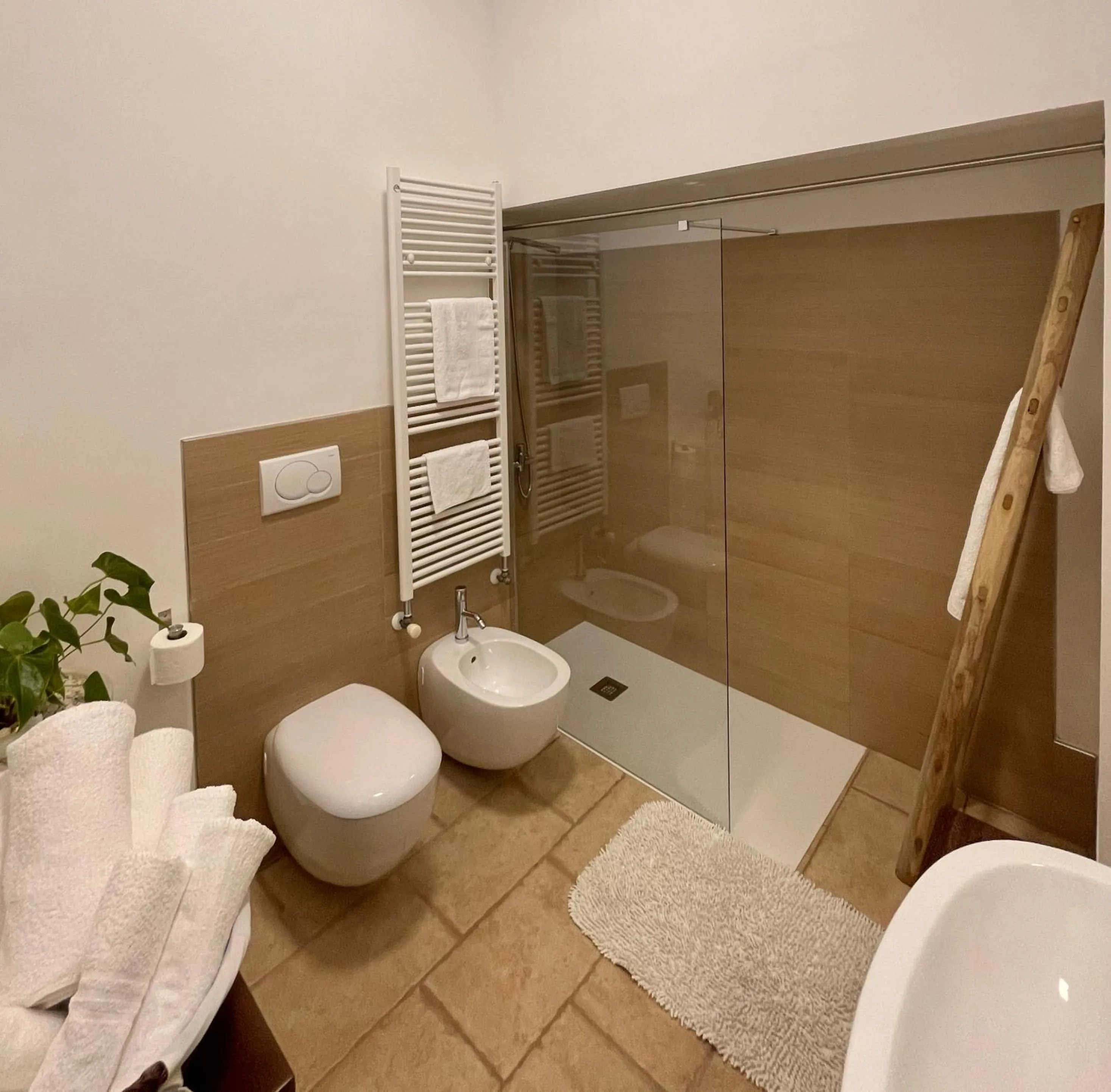 Shower in B&B Via dei Trulli