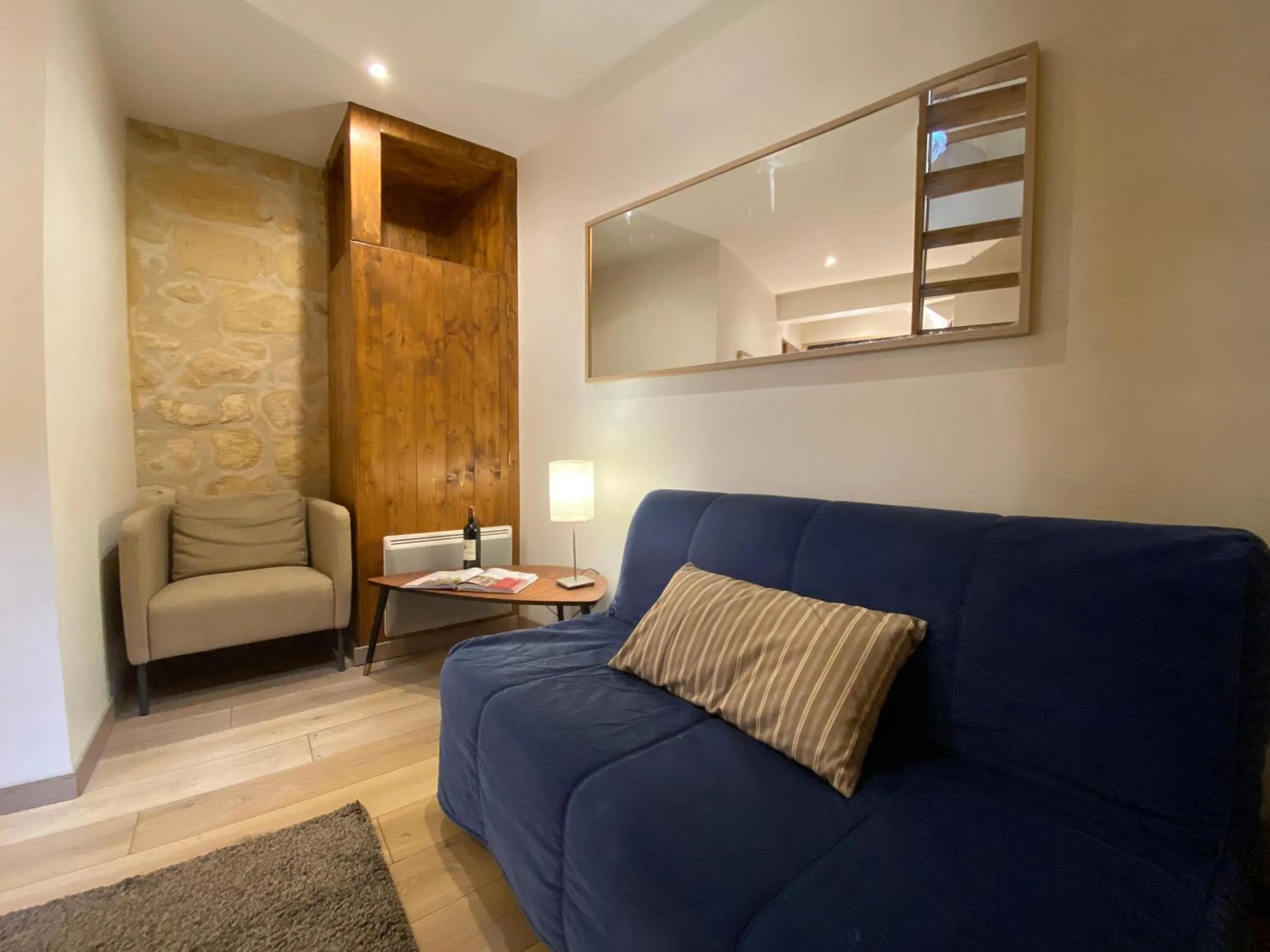 TV and multimedia in APARTHOTEL Appartement Saint Emilion