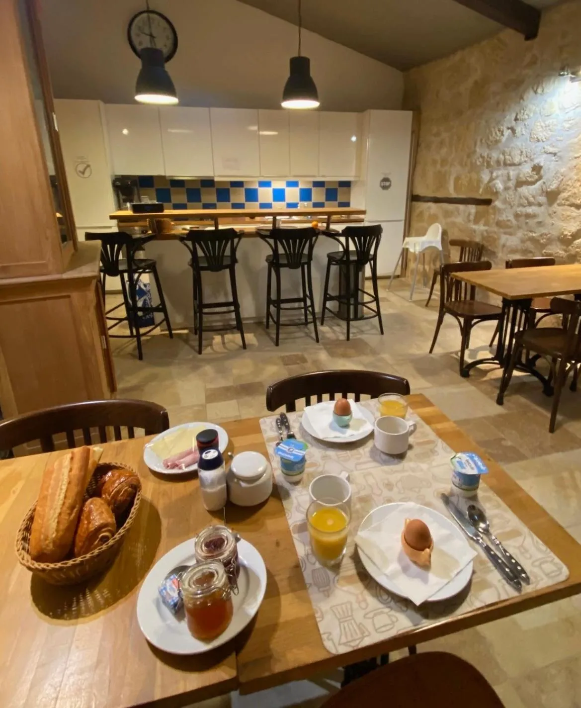 Restaurant/places to eat in APARTHOTEL Appartement Saint Emilion