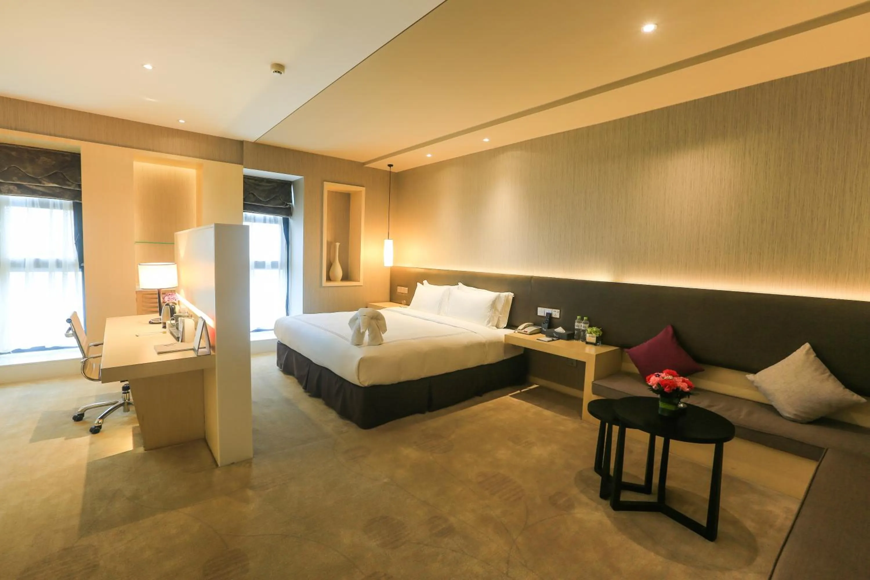 Photo of the whole room, Bed in Skytel Hotel Chengdu-City Center