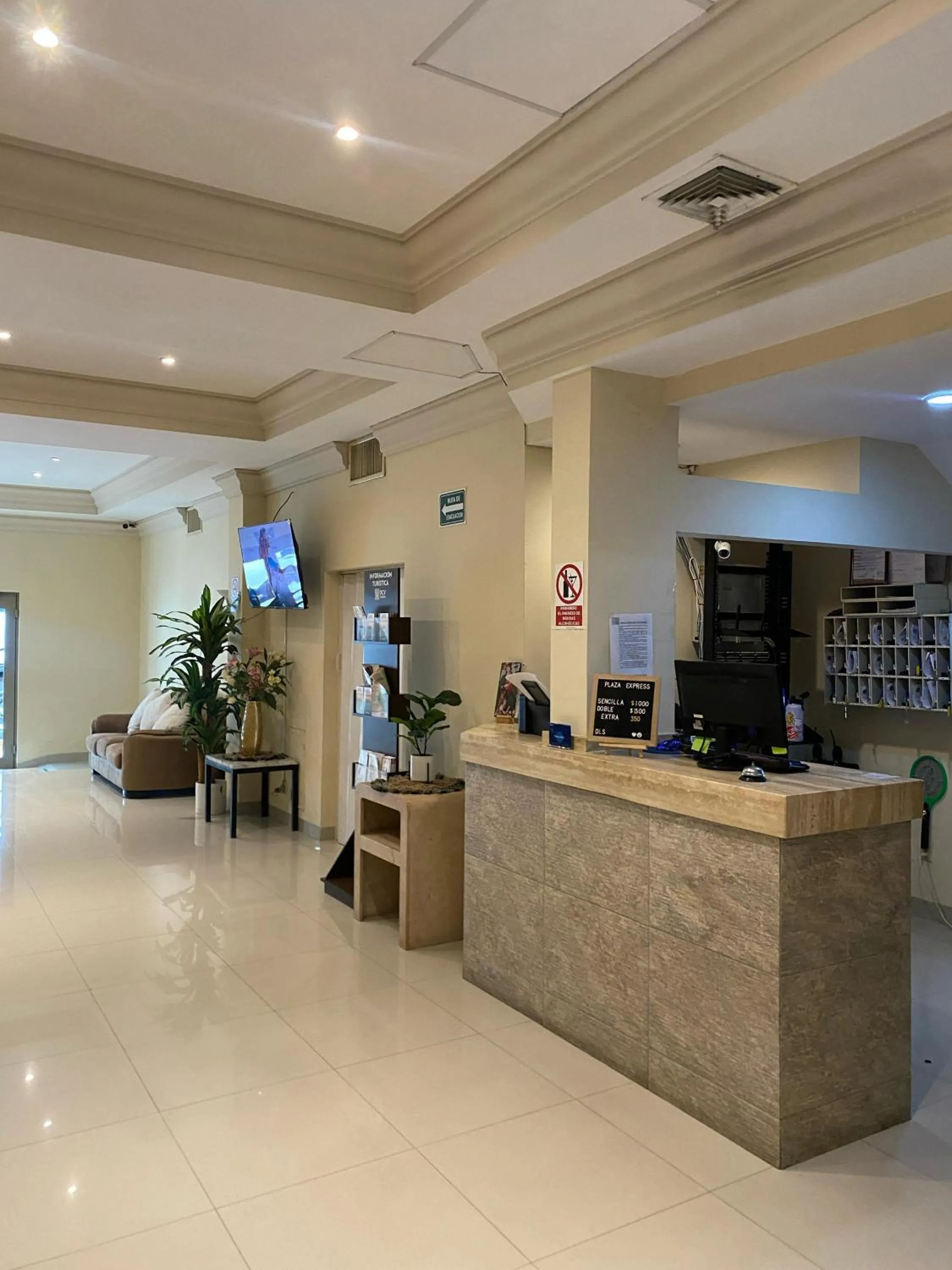 Lobby or reception in Hotel Plaza Express