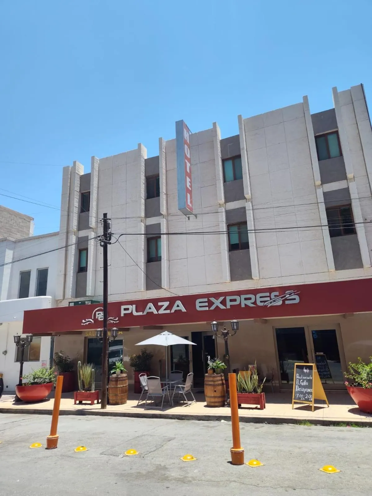 Property building in Hotel Plaza Express