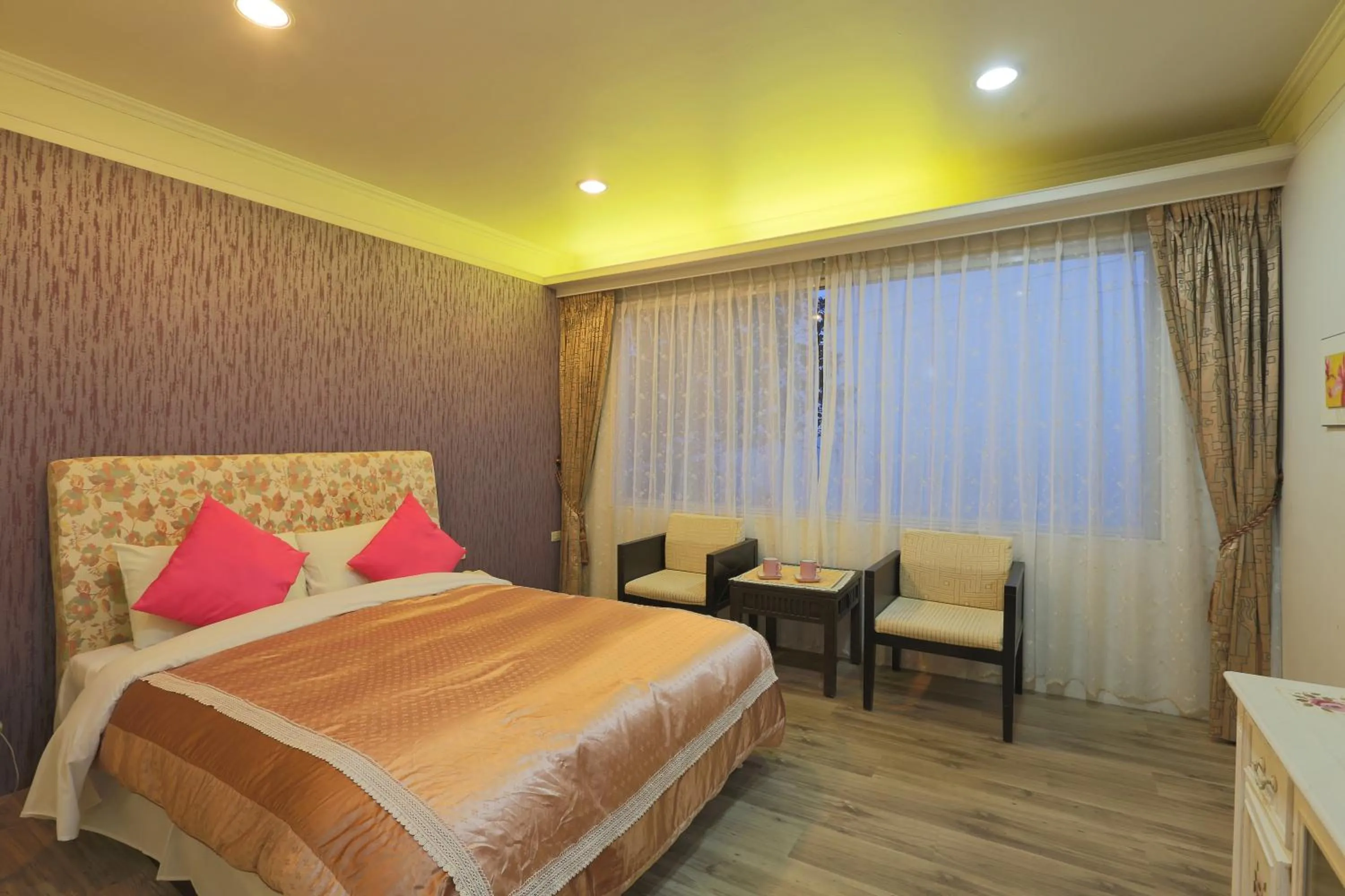 Photo of the whole room, Bed in Hao Wang Jiao House