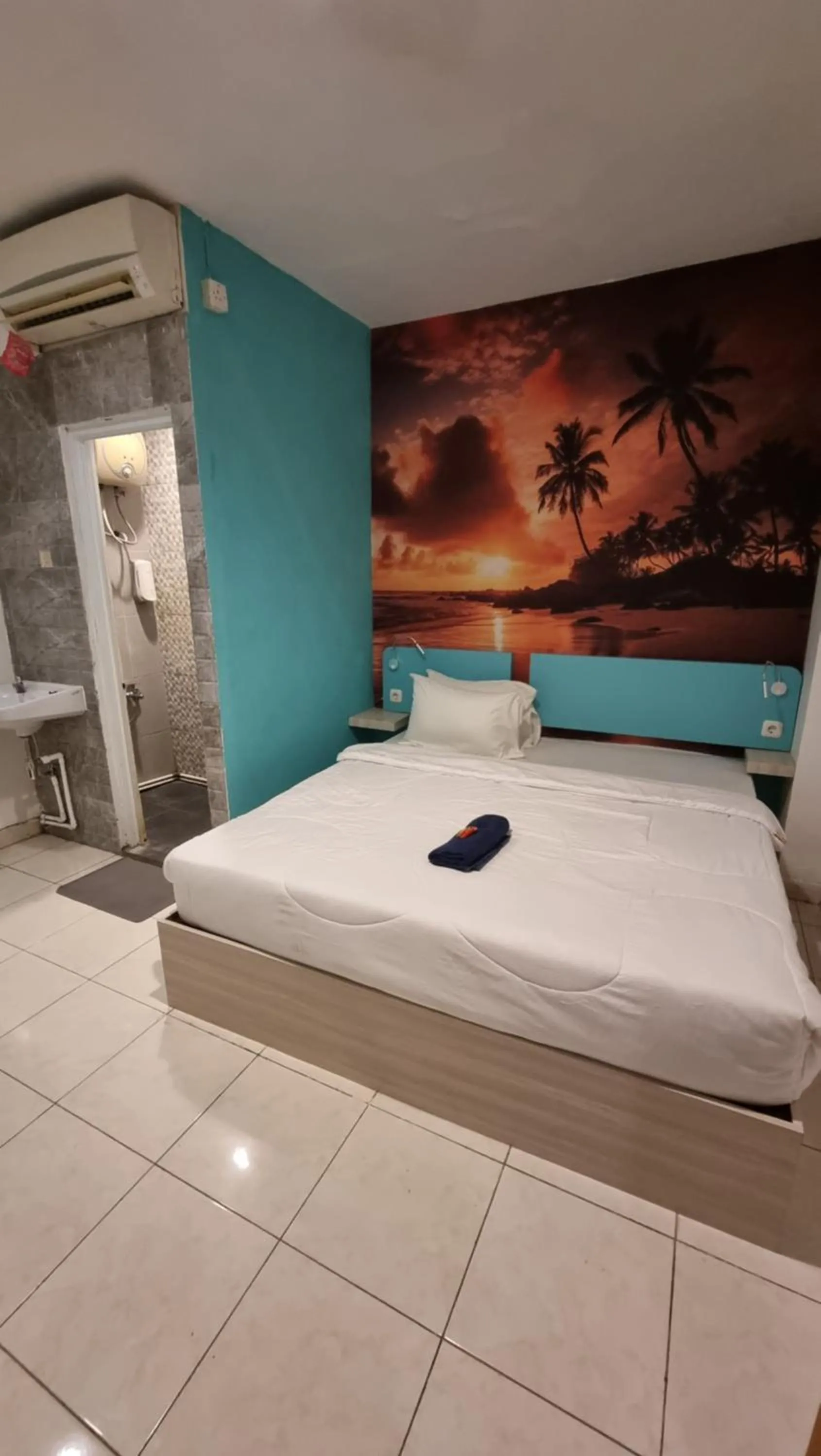 Bathroom, Bed in Cozy centre Simpang Lima Semarang