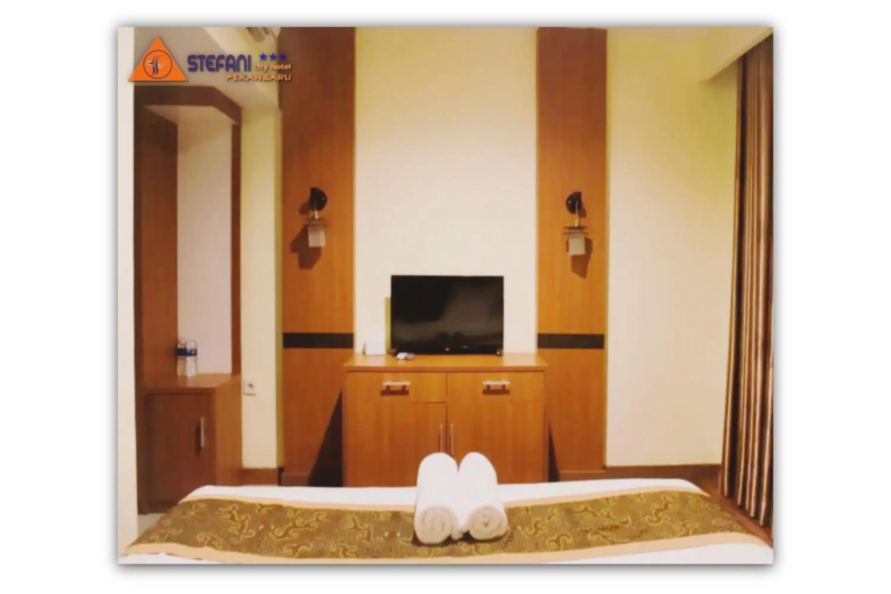 Bed in STEFANI MAKATI HOTEL