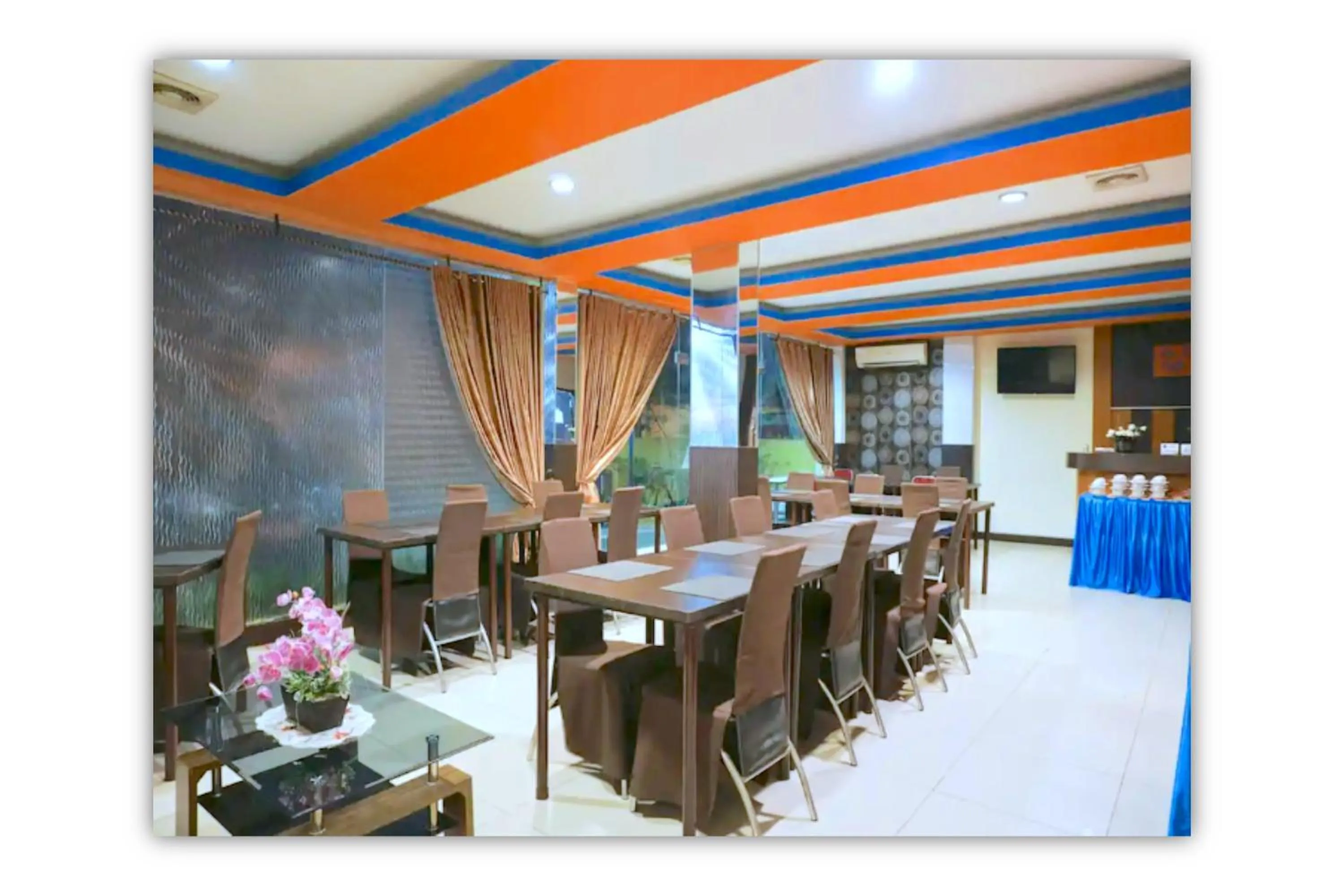 Restaurant/places to eat in STEFANI MAKATI HOTEL