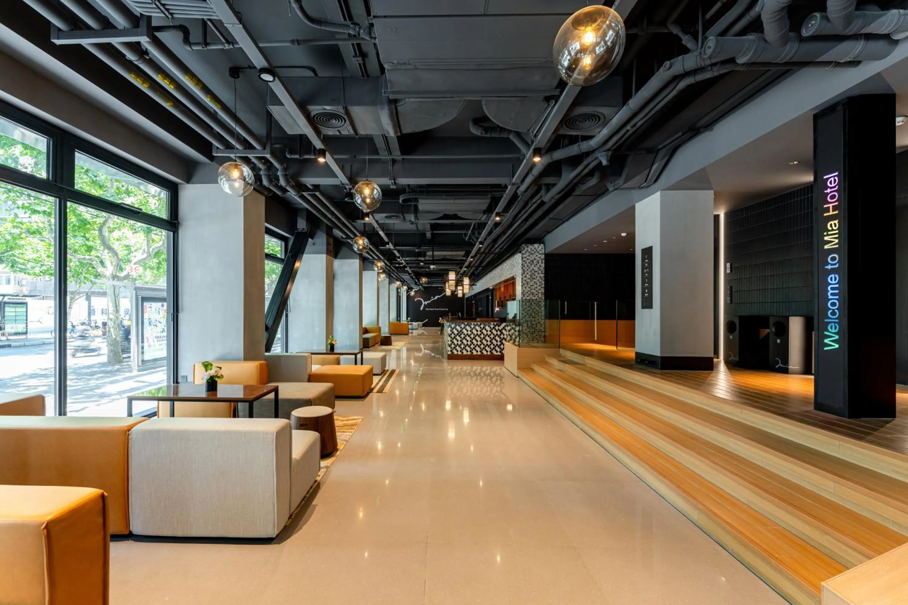 Communal lounge/ TV room in Mia Hotel - Shanghai Xuhui Jiaotong University