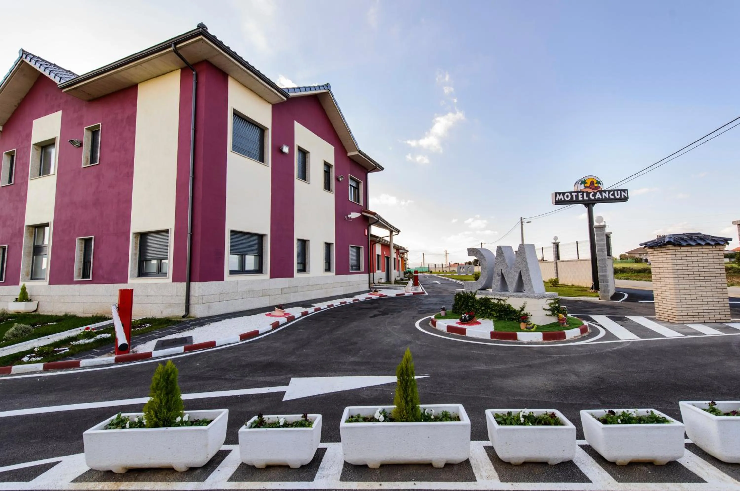 Property building in Motel Cancun Avilés