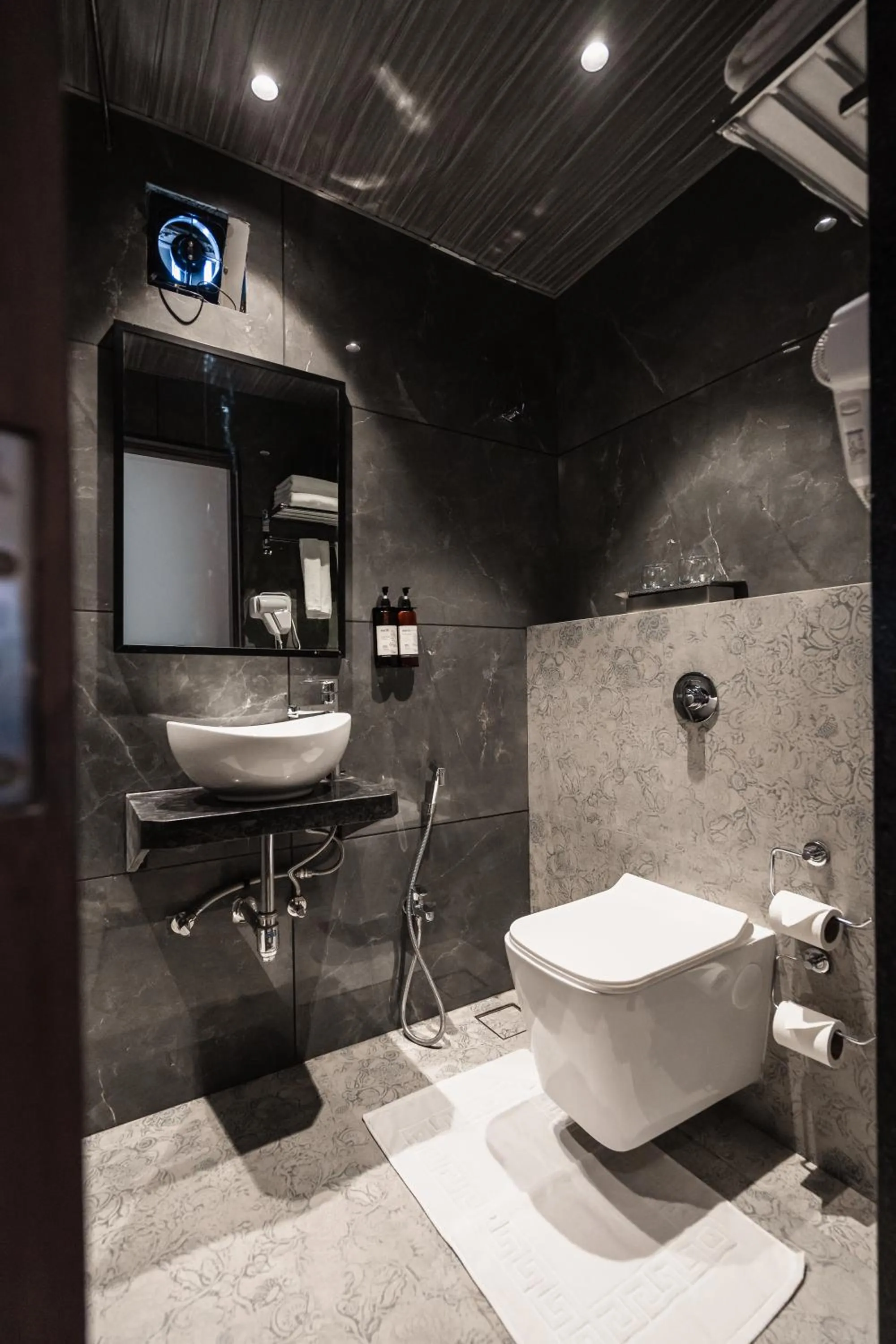 Bathroom in Regenta Place Igatpuri