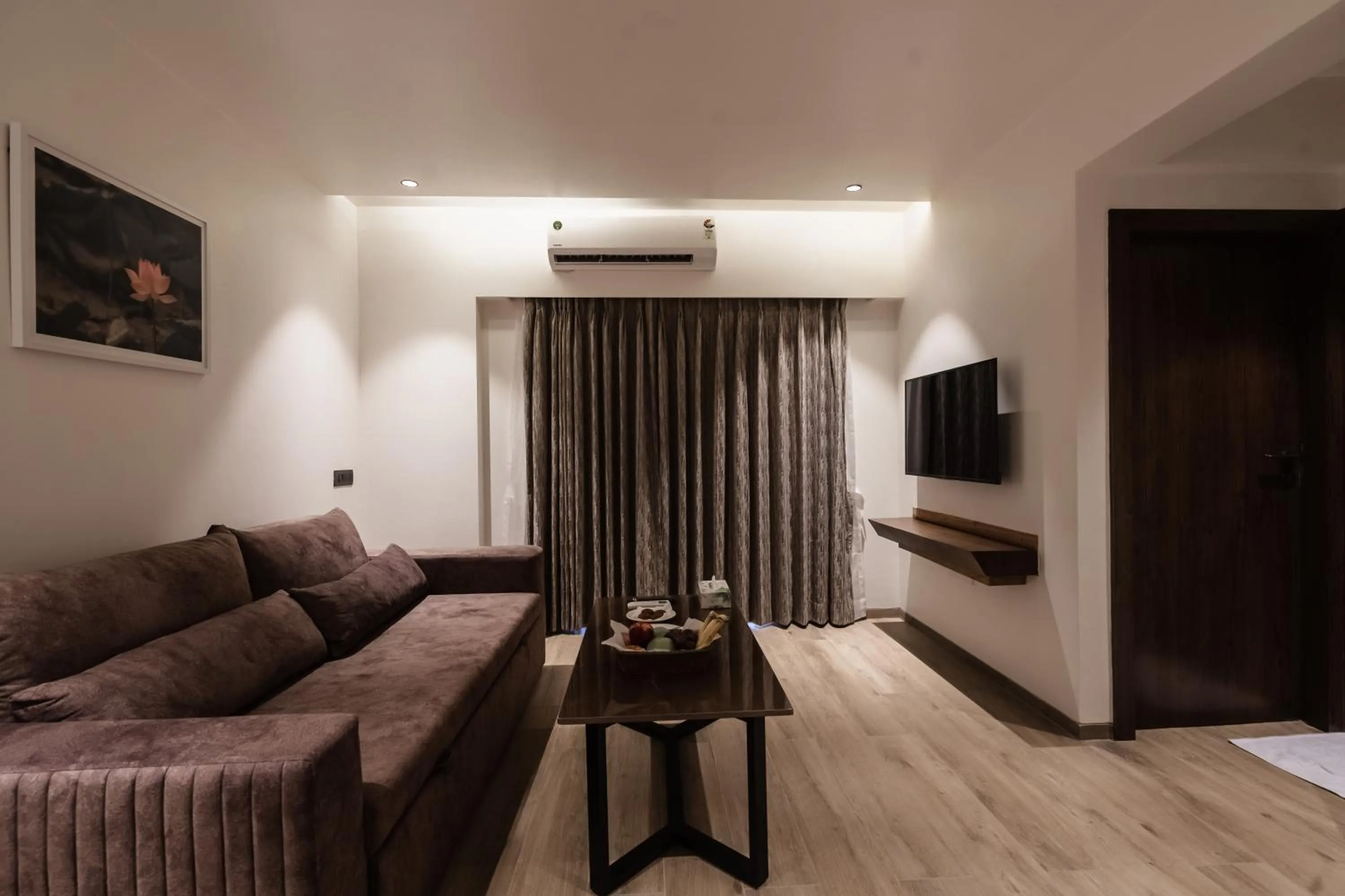 Communal lounge/ TV room in Regenta Place Igatpuri