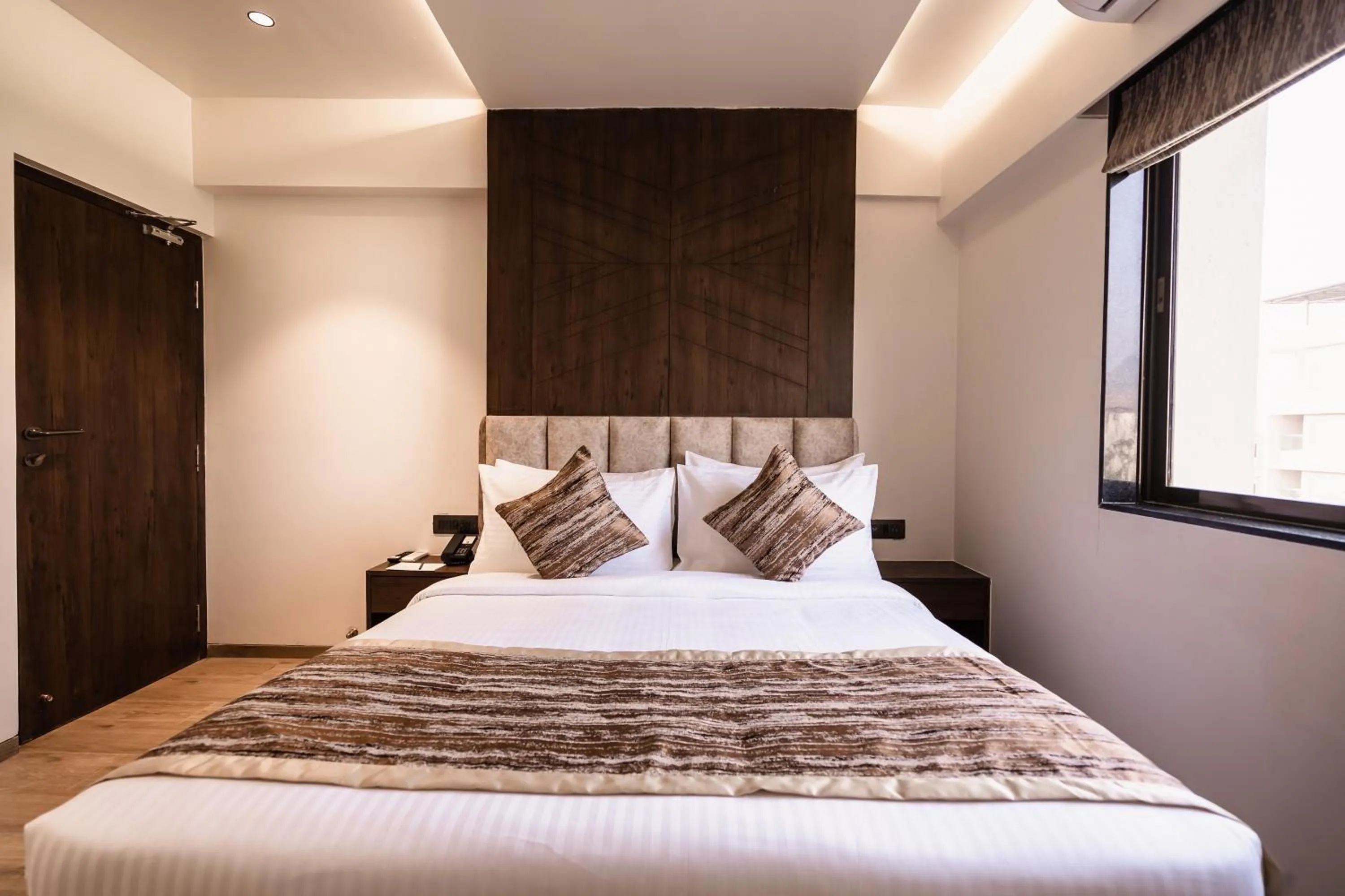 Bedroom, Bed in Regenta Place Igatpuri