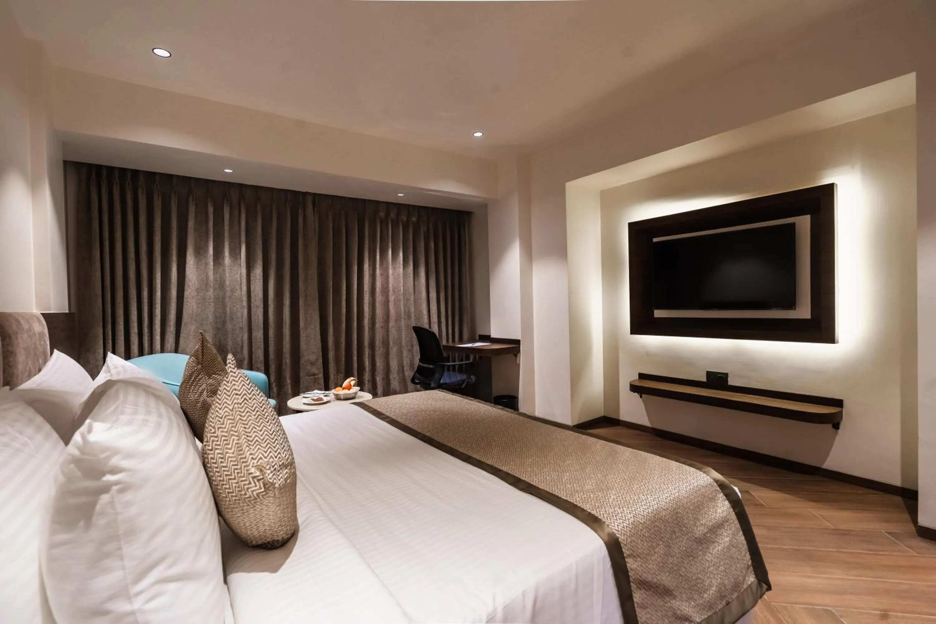 Bedroom, Bed in Regenta Place Igatpuri